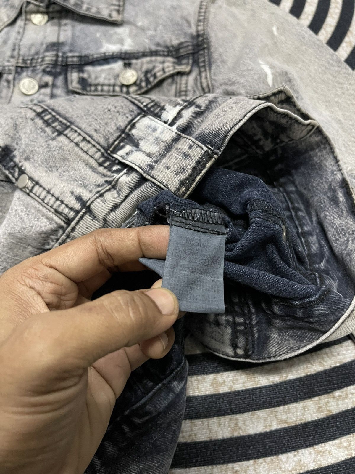 In The Attic 2000s IN THE ATTIC MUDWASH DISTRESSED DENIM BIKER JACKET Size US M / EU 48-50 / 2 - 12 Thumbnail