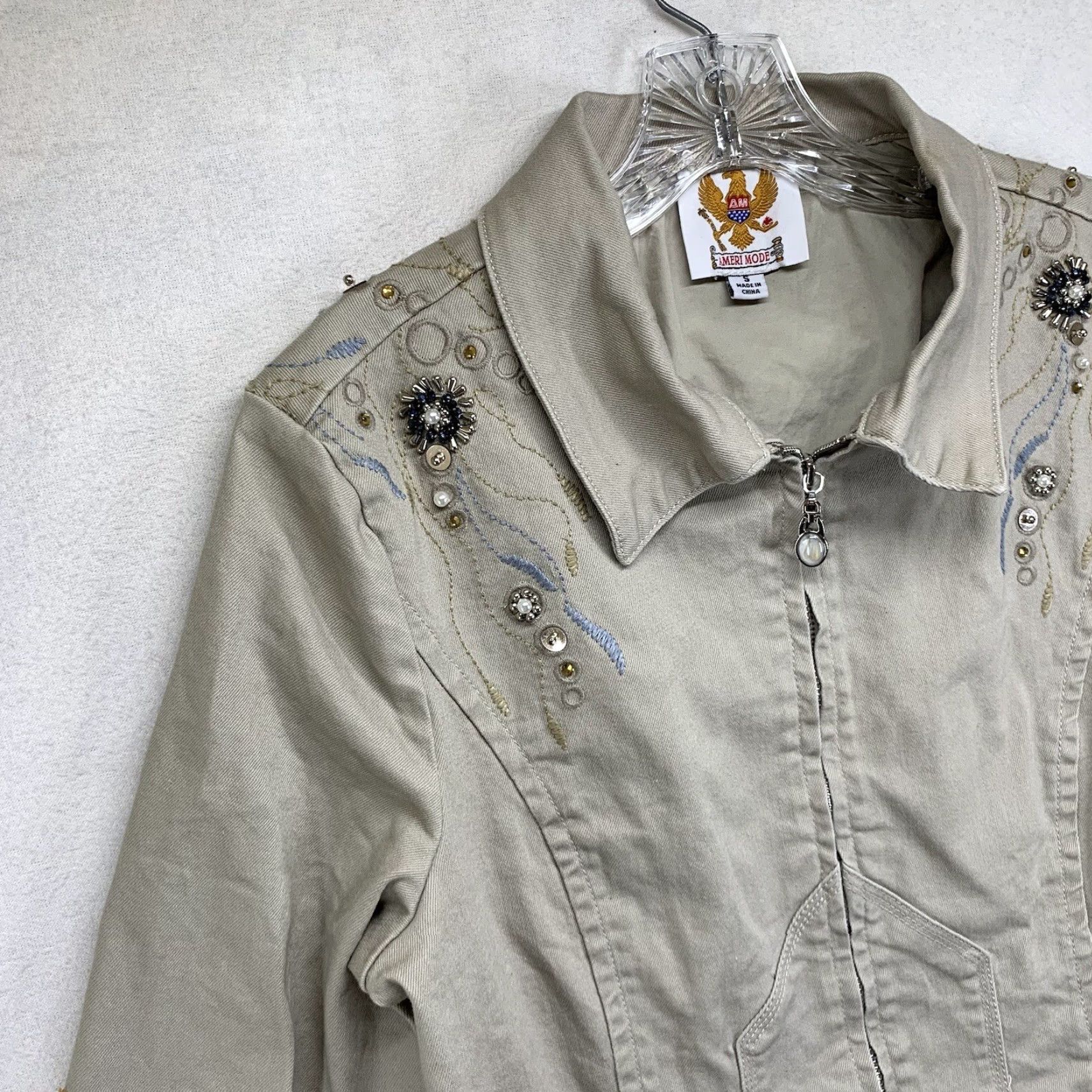 Vintage VINTAGE Ameri Mode Women's Jean Jacket Casual Western Style Full Zip Rhinestones Pockets Size S Beige Denim Size 28" / US 6 / IT 42 - 4 Thumbnail