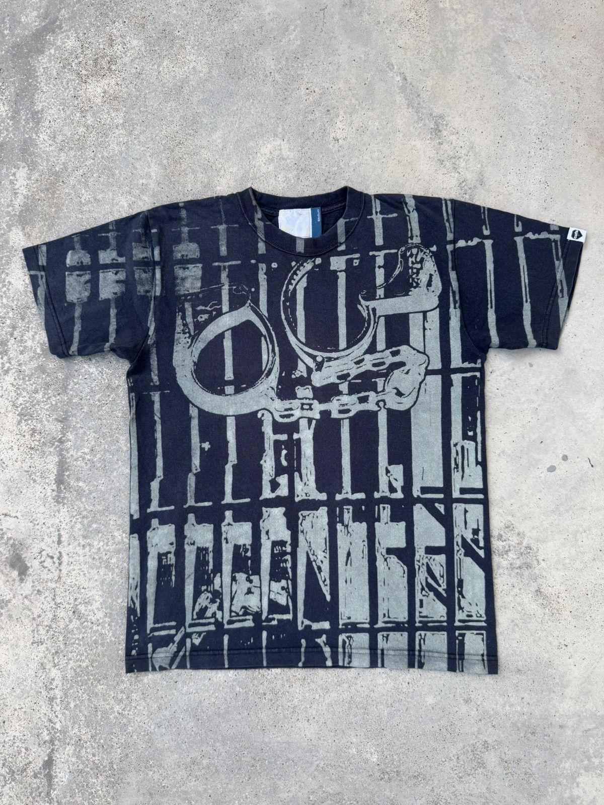 Japanese Brand 2000s CUFS Over Prints Tattoos Grunge Tees Size US M / EU 48-50 / 2 - 1 Thumbnail