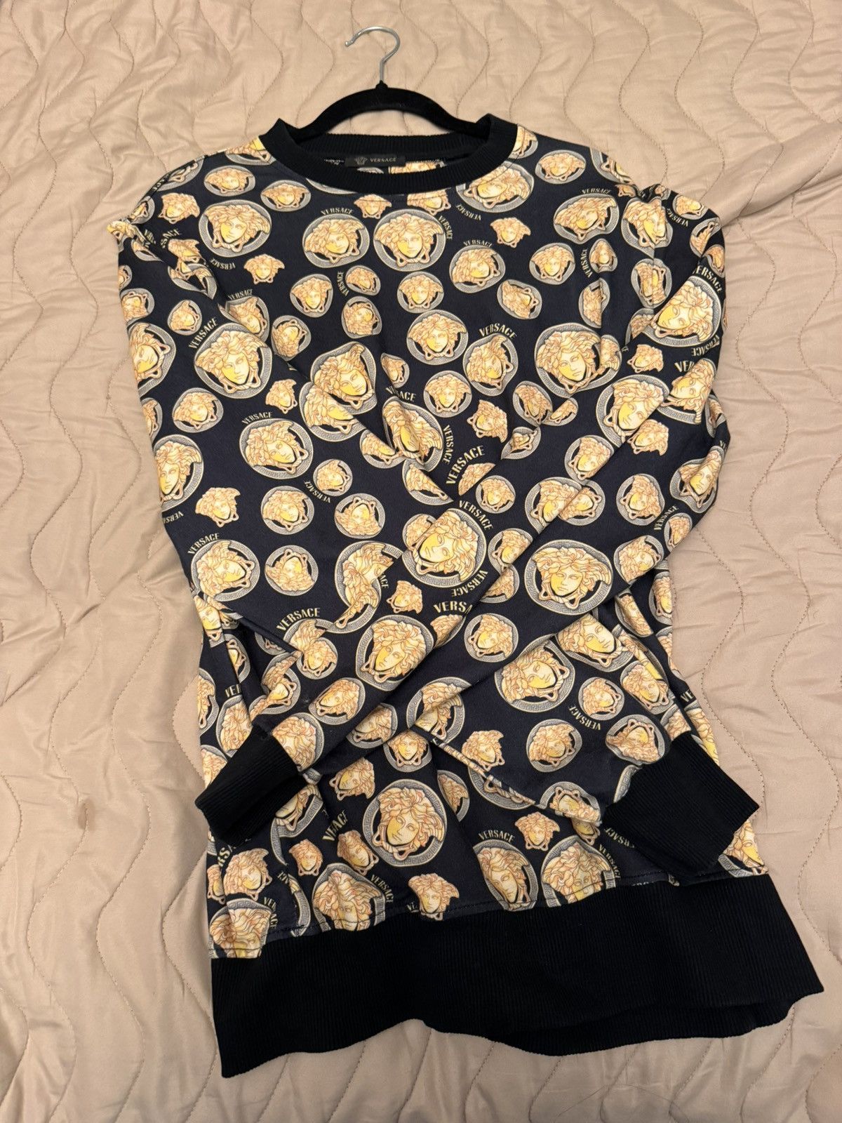 Versace Versace Medusa black gold print sweater shirt Size US M / EU 48-50 / 2 - 2 Thumbnail