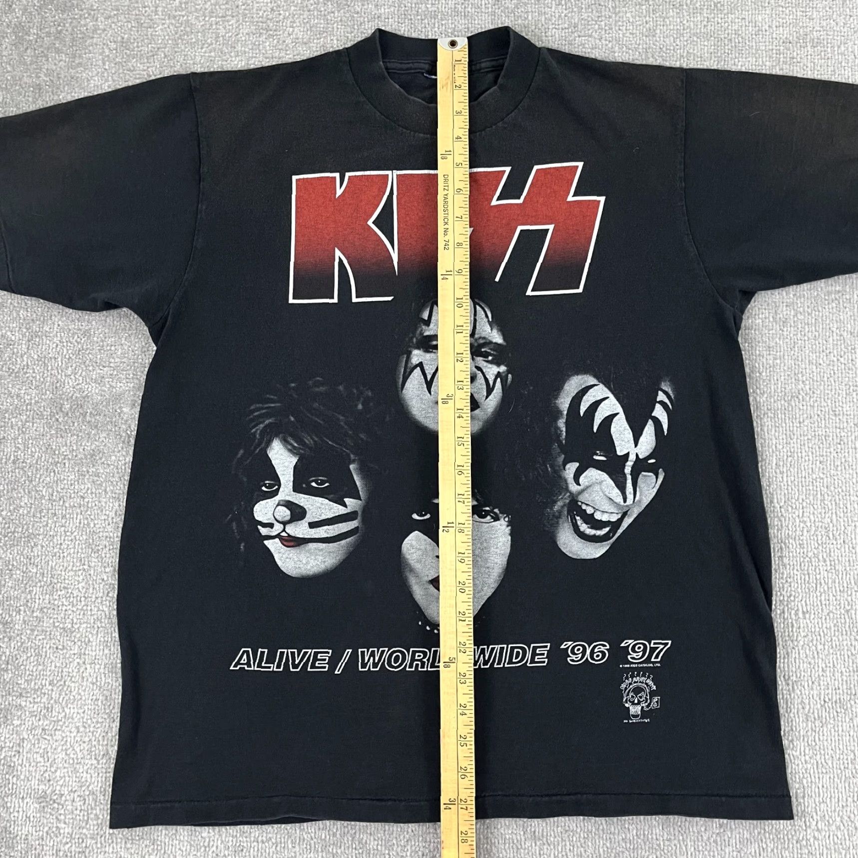 Vintage VINTAGE KISS Graphic Tee Shirt Mens L Black Alive Worldwide 96-97 Concert Size US L / EU 52-54 / 3 - 4 Thumbnail