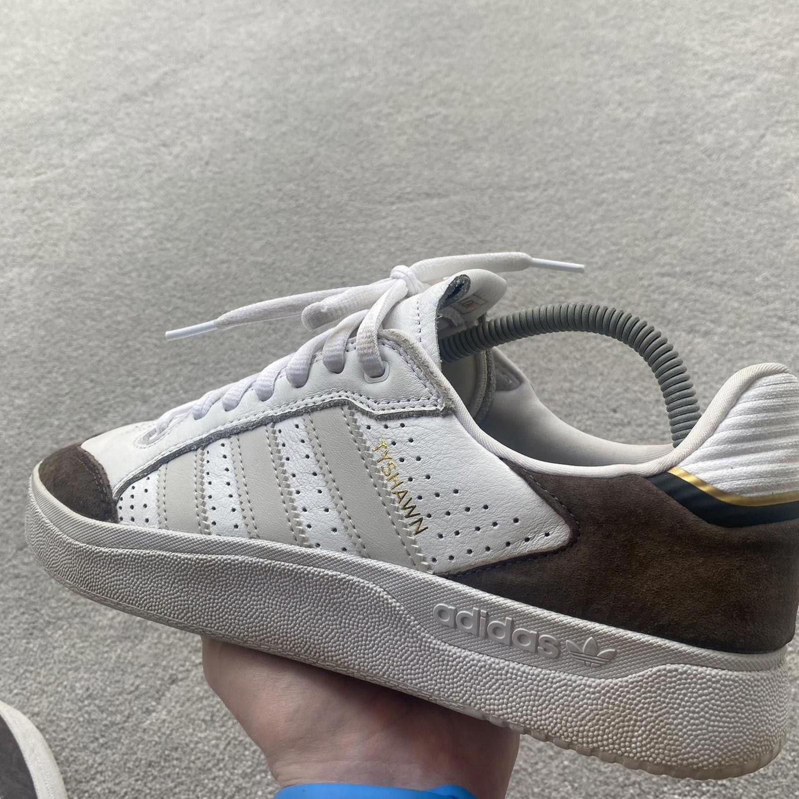 Other Adidas Tyshawn Low. Size US 9 / EU 42 - 4 Thumbnail