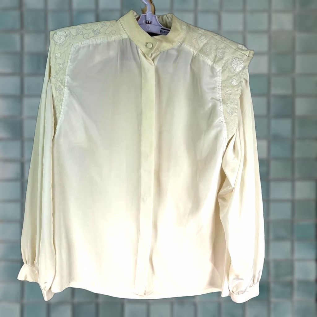 Vintage VINTAGE SUZELLE Blouse Button-Up Ivory Embroidered Chiffon Polyester Balloon Sleeve 6 Suzelle Women Shirt Casual Womens Size M / US 6-8 / IT 42-44 - 1 Thumbnail