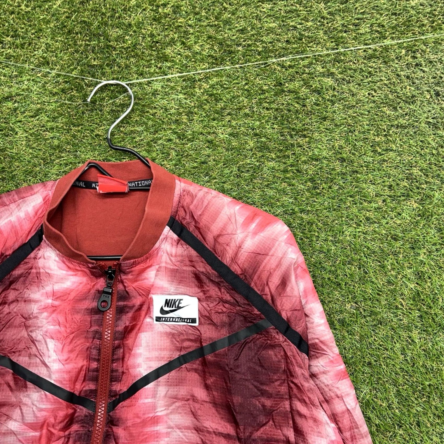 Nike Nike Windrunner Jacket Womens Medium Windbreaker Full Zip Up Red Size M / US 6-8 / IT 42-44 - 2 Thumbnail