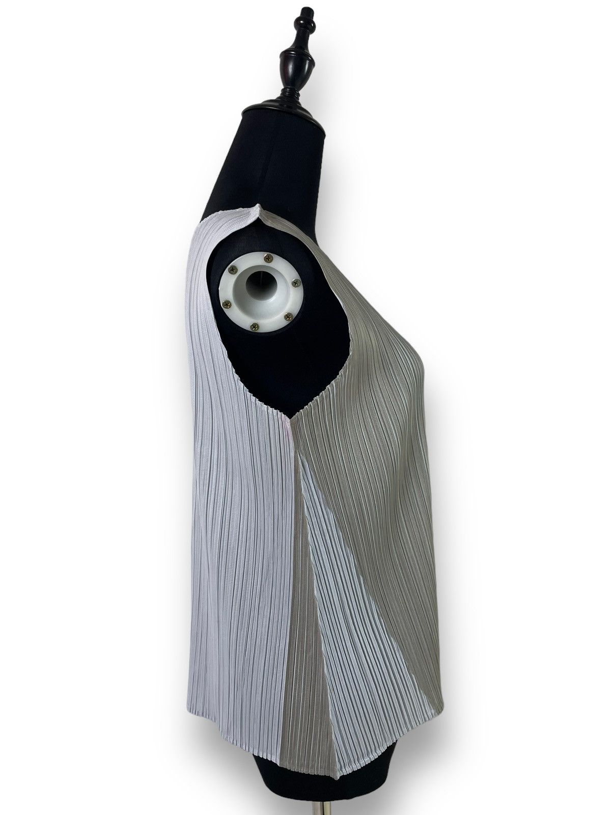 Pleats Please Issey Miyake Pleats Please Sleeveless Basic Top by Issey Miyake Size M / US 6-8 / IT 42-44 - 3 Thumbnail