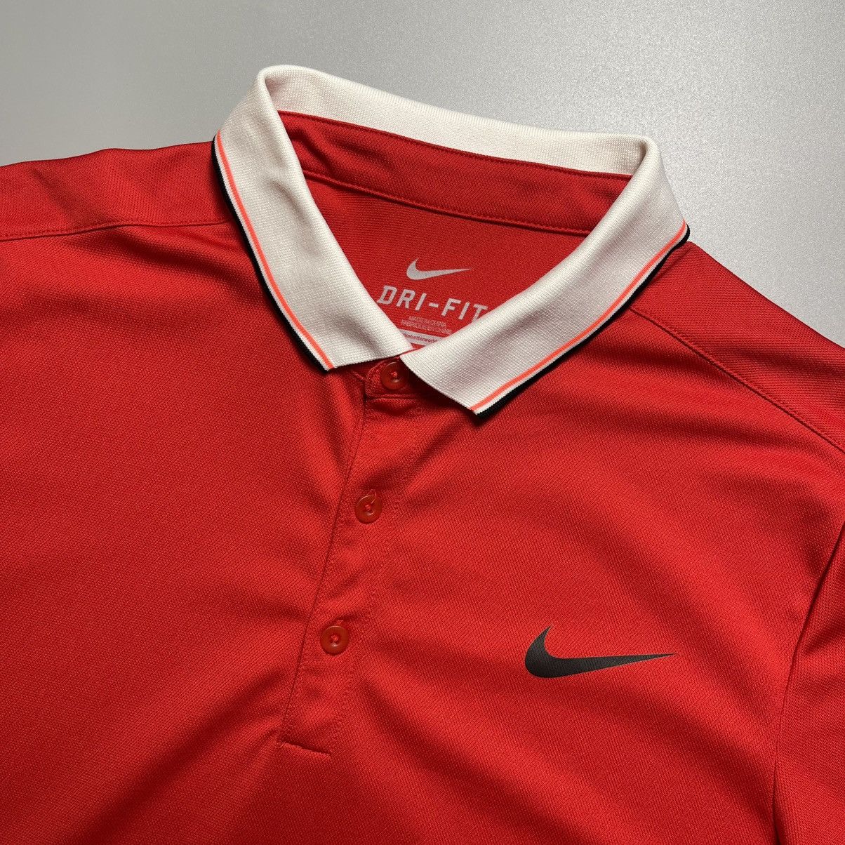 Nike × Vintage NIKE COURT RED POLO SIZE “M” 644776-657 Size US M / EU 48-50 / 2 - 3 Thumbnail