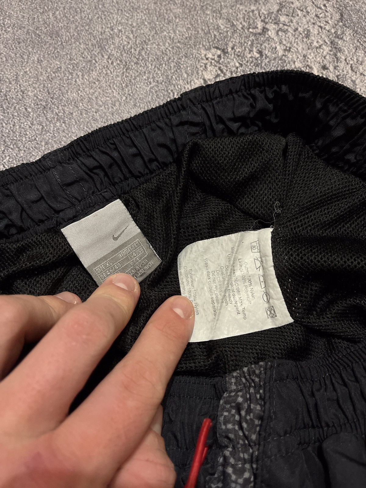 Vintage Vintage Nike 90s Nylon TrackPants Size US 36 / EU 52 - 7 Thumbnail