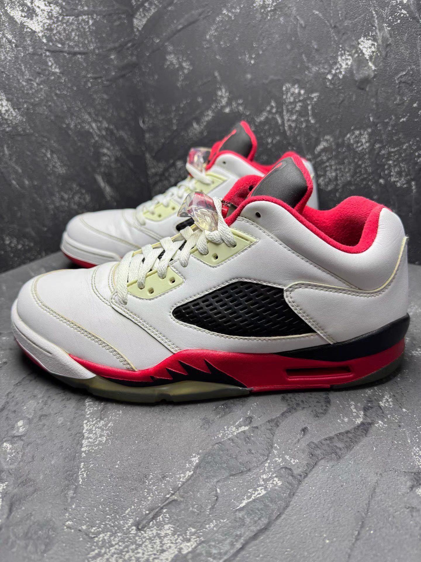 Nike Nike Air Jordan 5 White & Red Rukawa Q10 Size US 9.5 / EU 42-43 - 2 Thumbnail