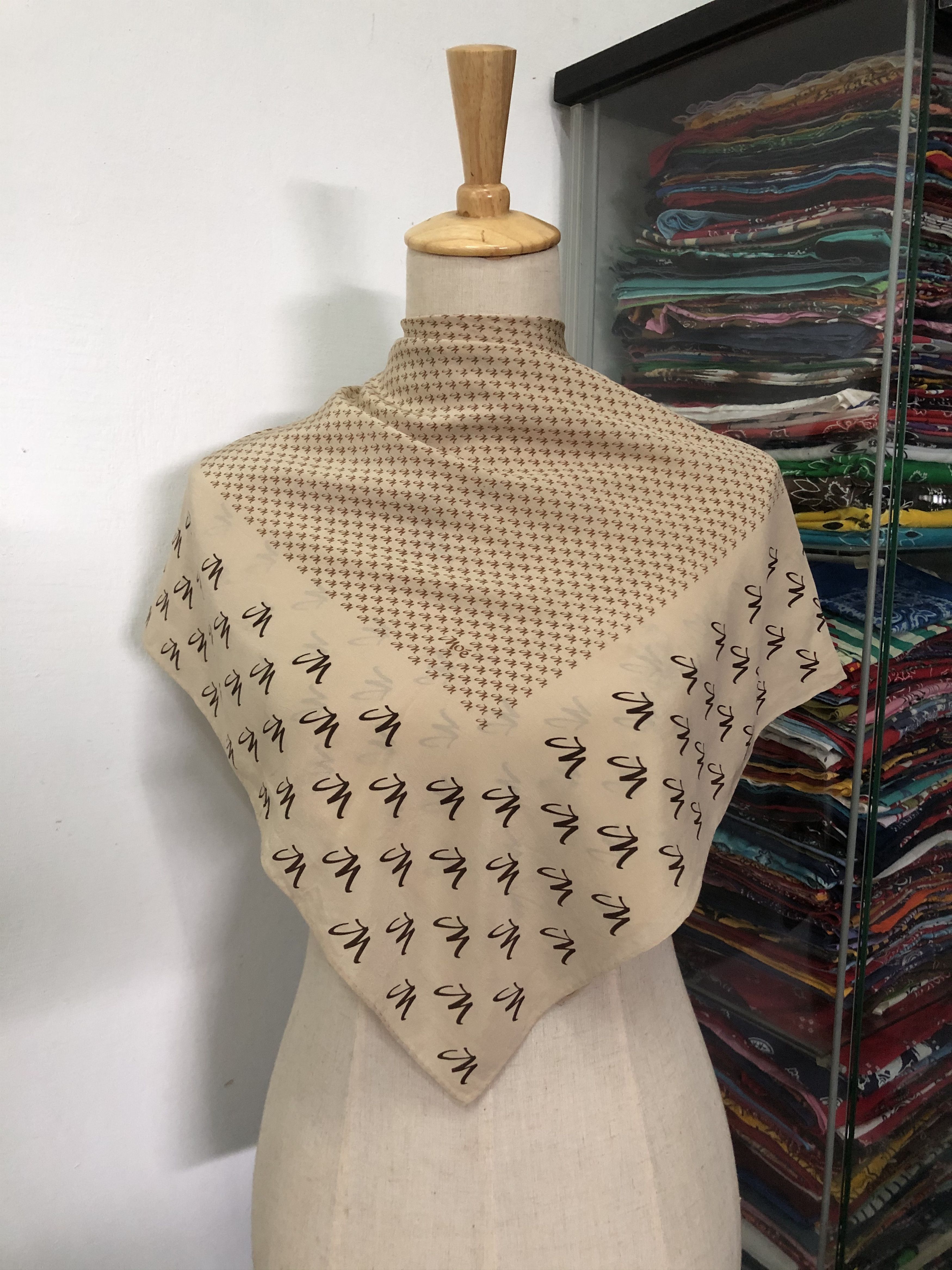 Vintage Vintage Silk Scarf Size ONE SIZE - 1 Thumbnail
