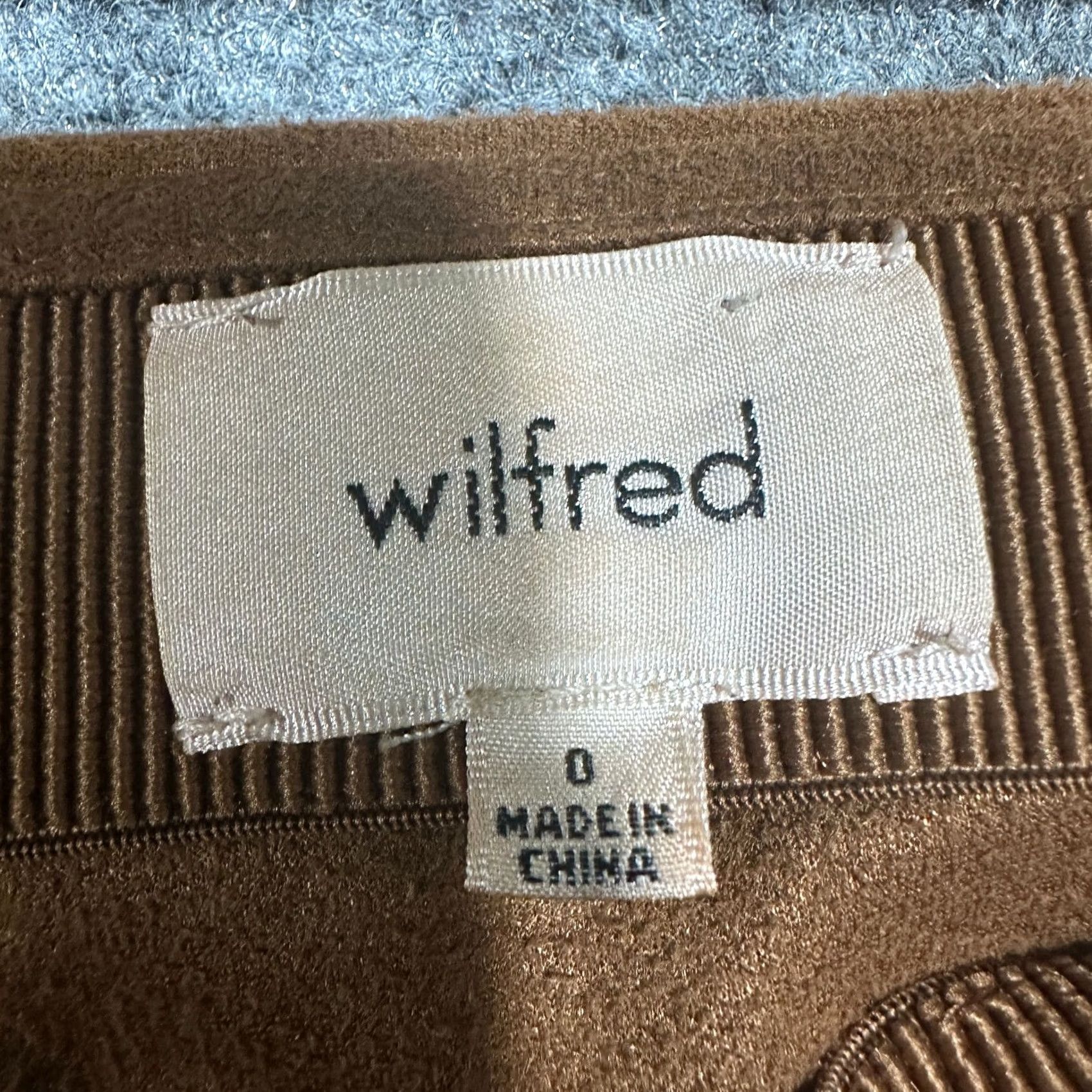 Vintage Wilfred Pants Womens 0 Brown Faux Suede Back Zip Tapered Leg Regular Rise Modern Ankle Stretch Back Zipper 27.5 Inseam Mens Womens Girls Boys Size 25" / US 0 / IT 36 - 4 Thumbnail
