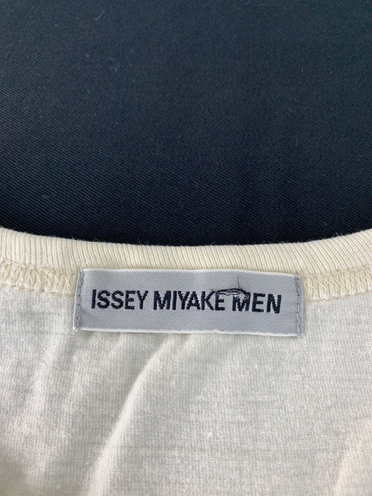 Issey Miyake Hype Issey Miyake Men Plain Crewneck Printed Tee Size US L / EU 52-54 / 3 - 5 Thumbnail