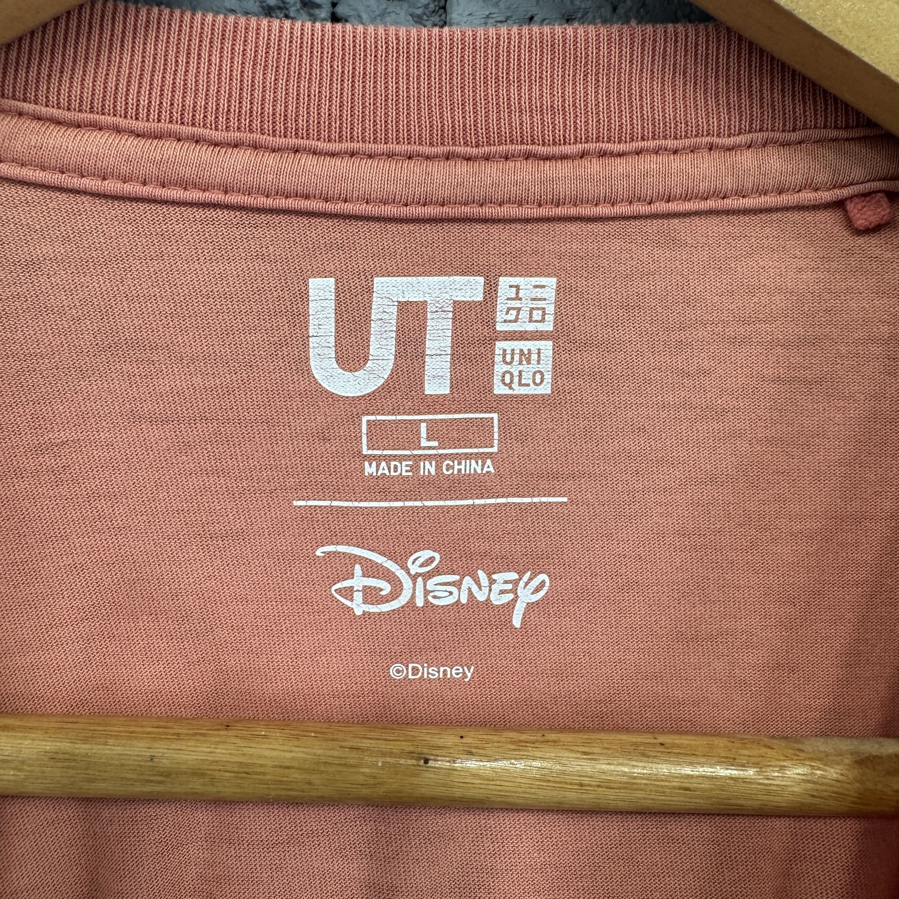 Uniqlo Uniqlo C Mickey Mouse Playing Guitar Sunfaded Tshirt Size US L / EU 52-54 / 3 - 4 Thumbnail