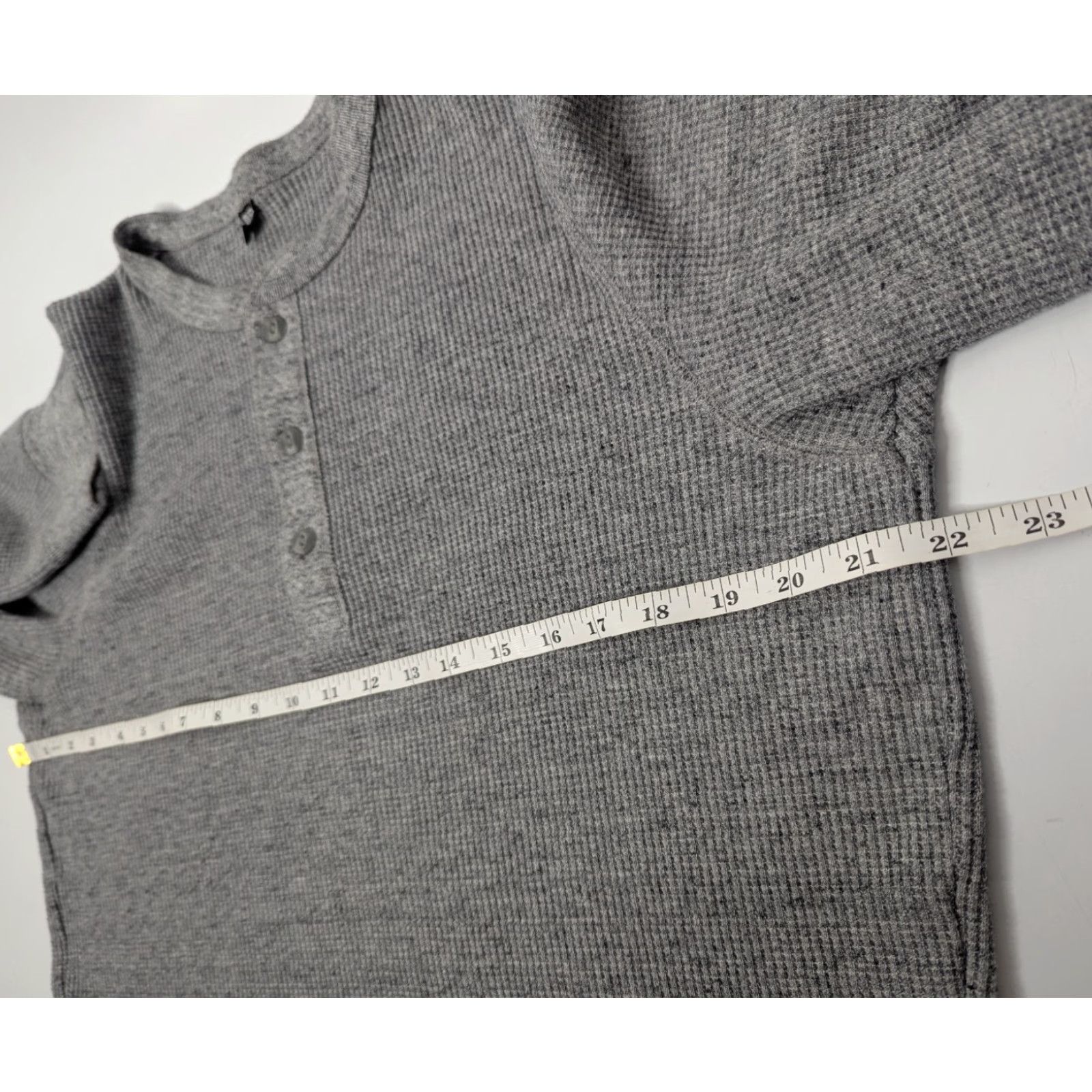 Uniqlo Uniqlo Thermal Shirt Mens Large Gray Knit Long Sleeve Waffle Henley Top Size US L / EU 52-54 / 3 - 6 Thumbnail