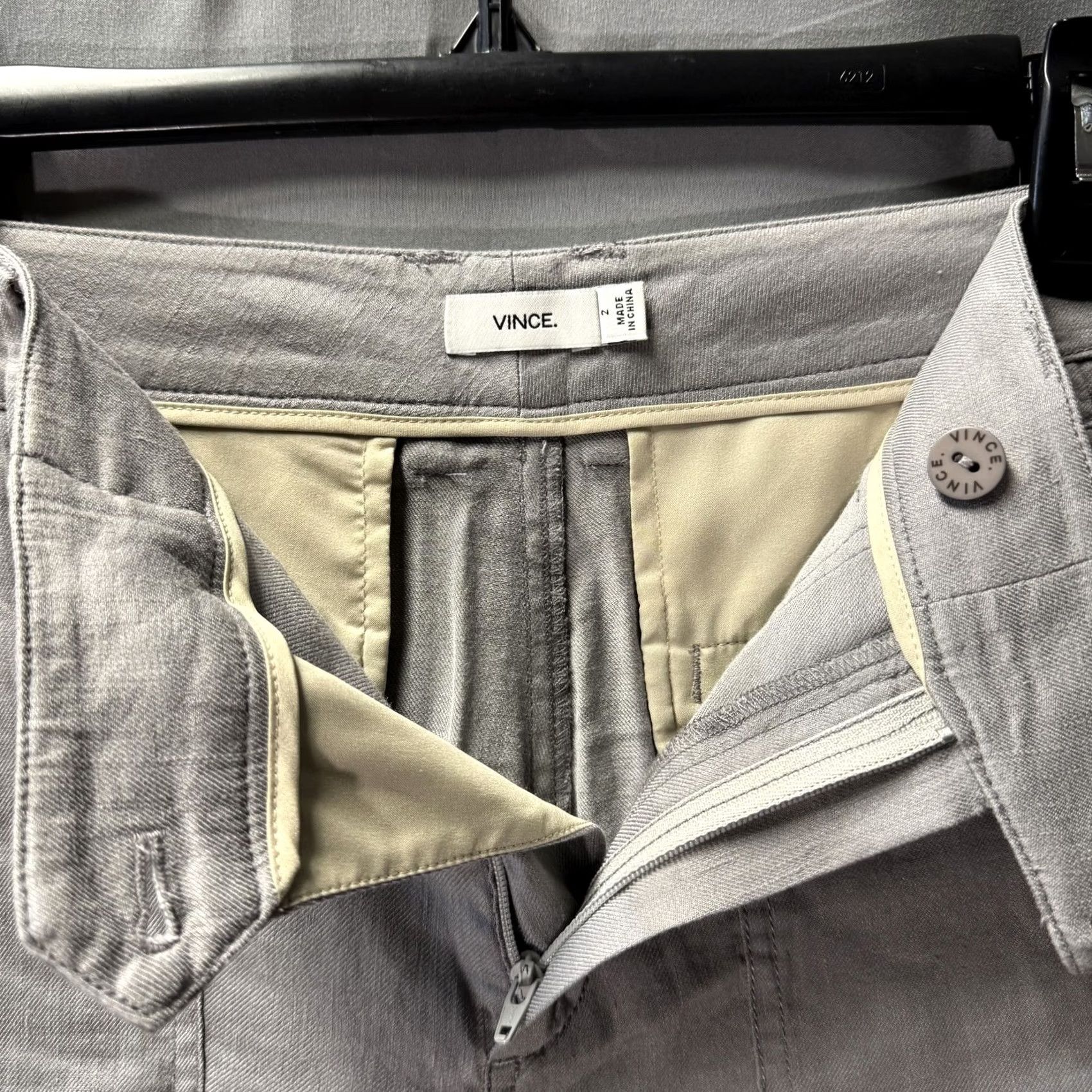 Vince Vince Shorts Womens 2 Gray Linen Blend Rolled Hem Pockets Lightweight Casual Chino, Regular, Flat Front, Belt Loops, Zip Fly Womens Size 26" / US 2 / IT 38 - 3 Thumbnail