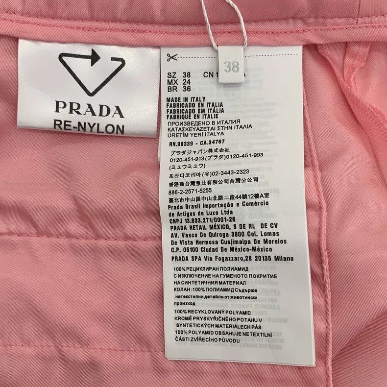 Prada PradaPink triangle waist bag casual shorts 2503-Nextarrow Size 24" / US 00 / IT 34 - 7 Thumbnail