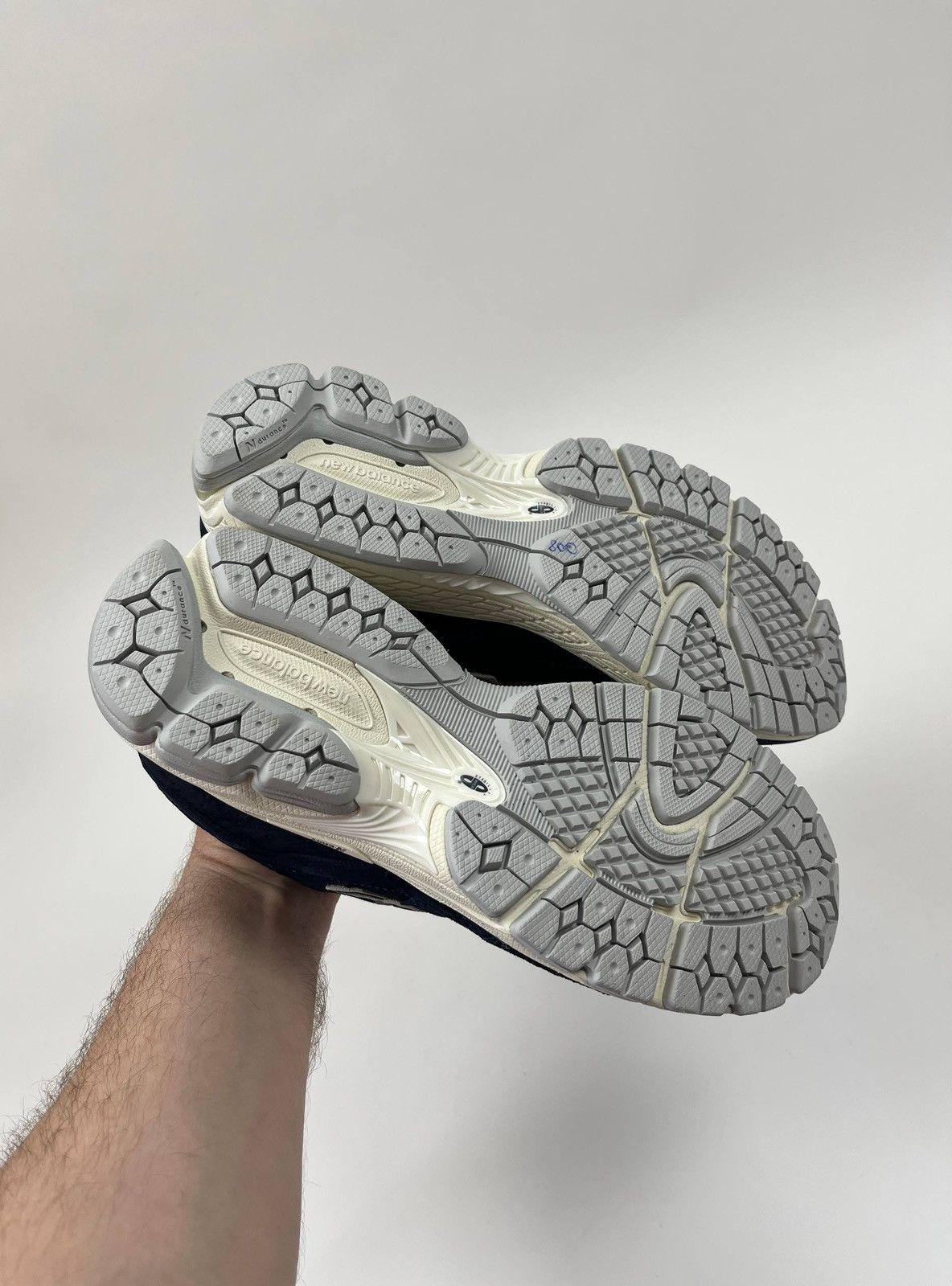 New Balance New Balance 2002R Navy Grey Sneakers Women US 6 6.5 Mismatch Size US 6 / IT 36 - 8 Thumbnail