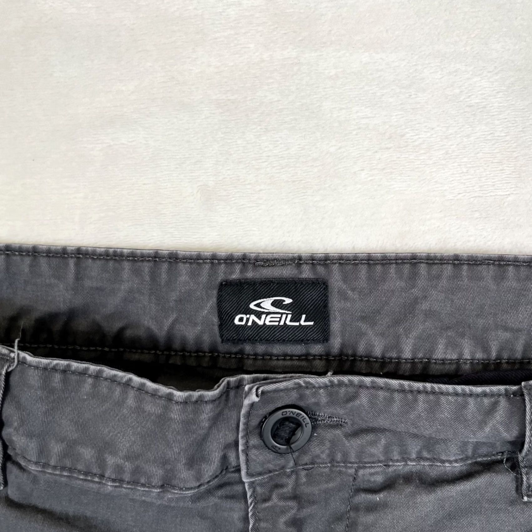 O'Neill O'Neill Gray Chino Shorts Size 34 Regular Inseam 10 in Men Casual 90s Beach Outdoor Polyester Front Pockets Slim/Flat Front Gray Chino Short Size US 34 / EU 50 - 4 Thumbnail