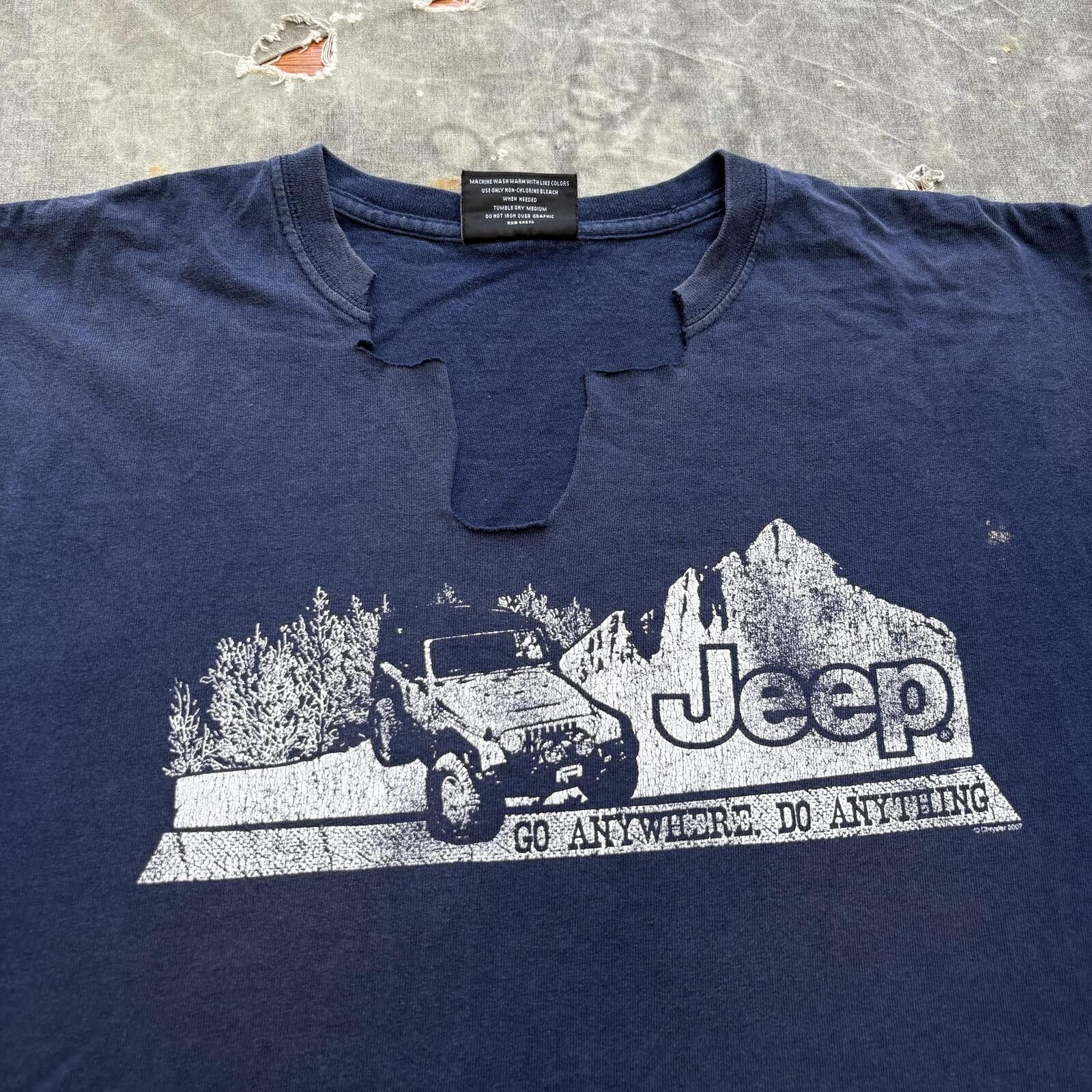 Jeep Vintage Y2K Faded Distressed Jeep Go Anywhere Cut Off Shirt Size US L / EU 52-54 / 3 - 2 Thumbnail