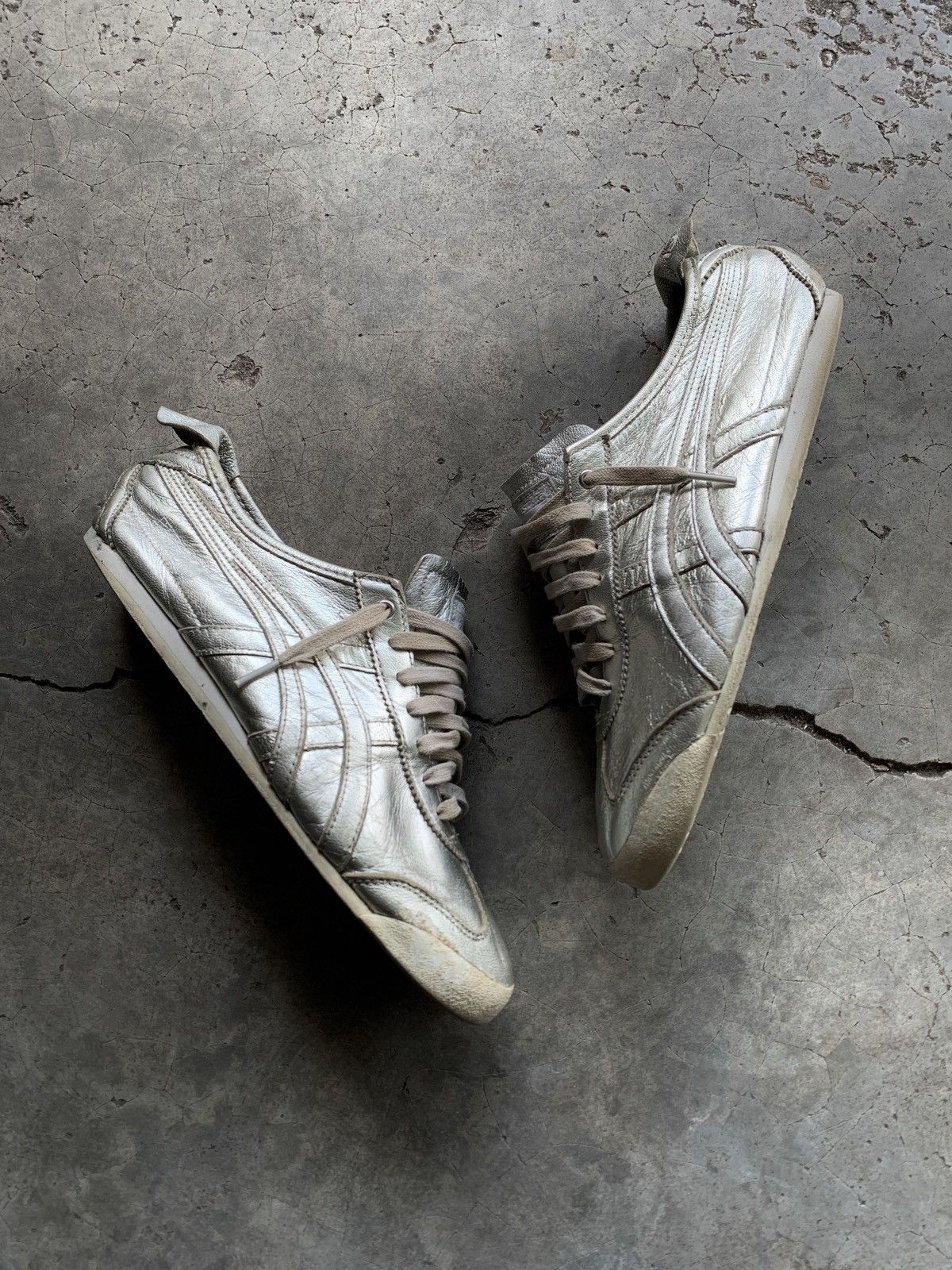 Onitsuka Tiger Thrashed Onitsuka Tiger Mexico 66 Silver Low-Top Sneaker Size US 9 / EU 42 - 1 Thumbnail
