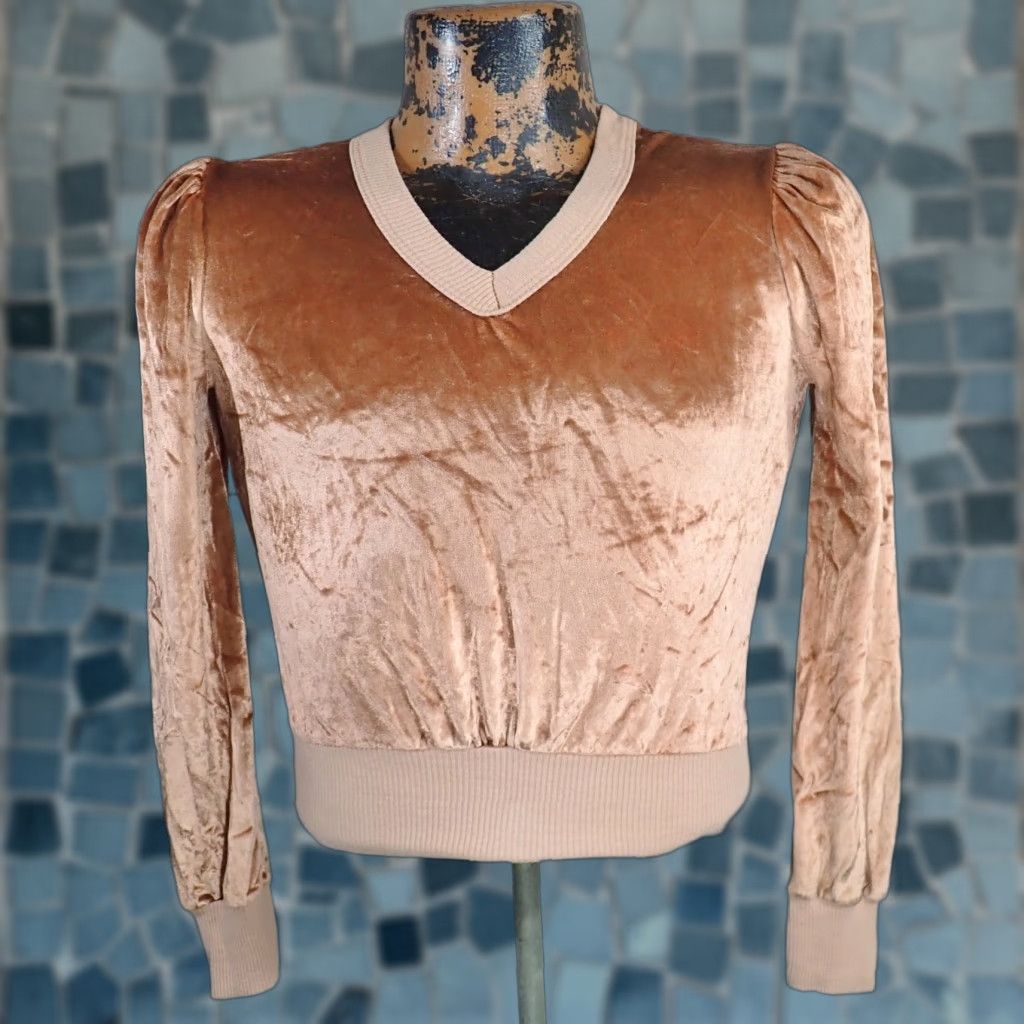 Velour VINTAGE Ms. Ronnie Velour Sweater Rockabilly 60s Velvet V-Neck Womens XS/S 1960s Metallic Shimmer Gift-Ready Mens? (Note: Remove extraneous) Size XS / US 0-2 / IT 36-38 - 1 Thumbnail