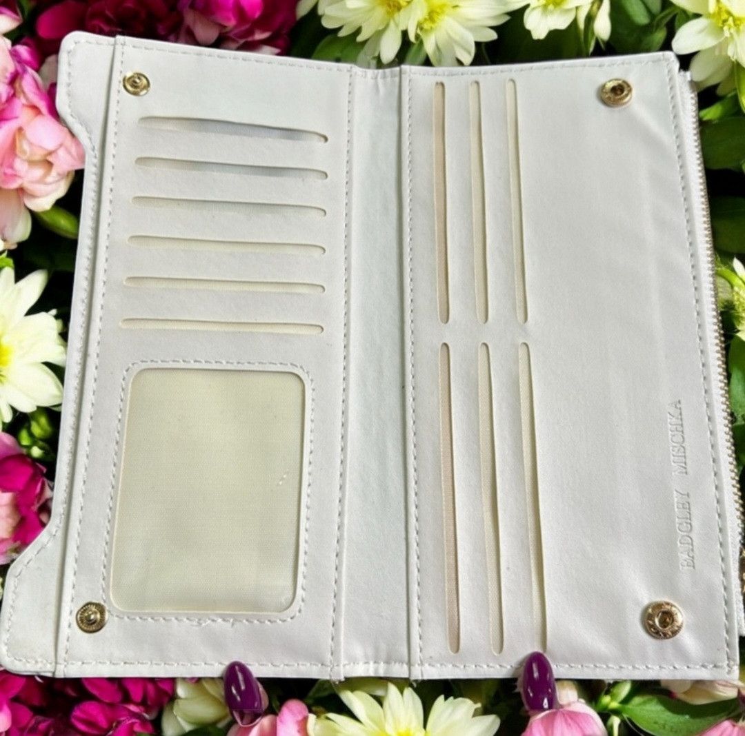 Badgley Mischka NWT Badgley Mischka Quilted Wallet-White Size ONE SIZE - 5 Thumbnail