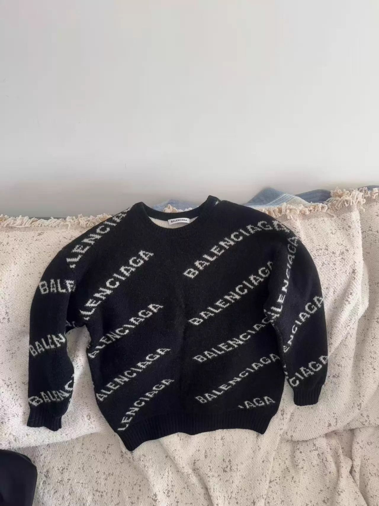 Balenciaga Balenciaga Authentic Sweater XS Size XS / US 0-2 / IT 36-38 - 1 Thumbnail