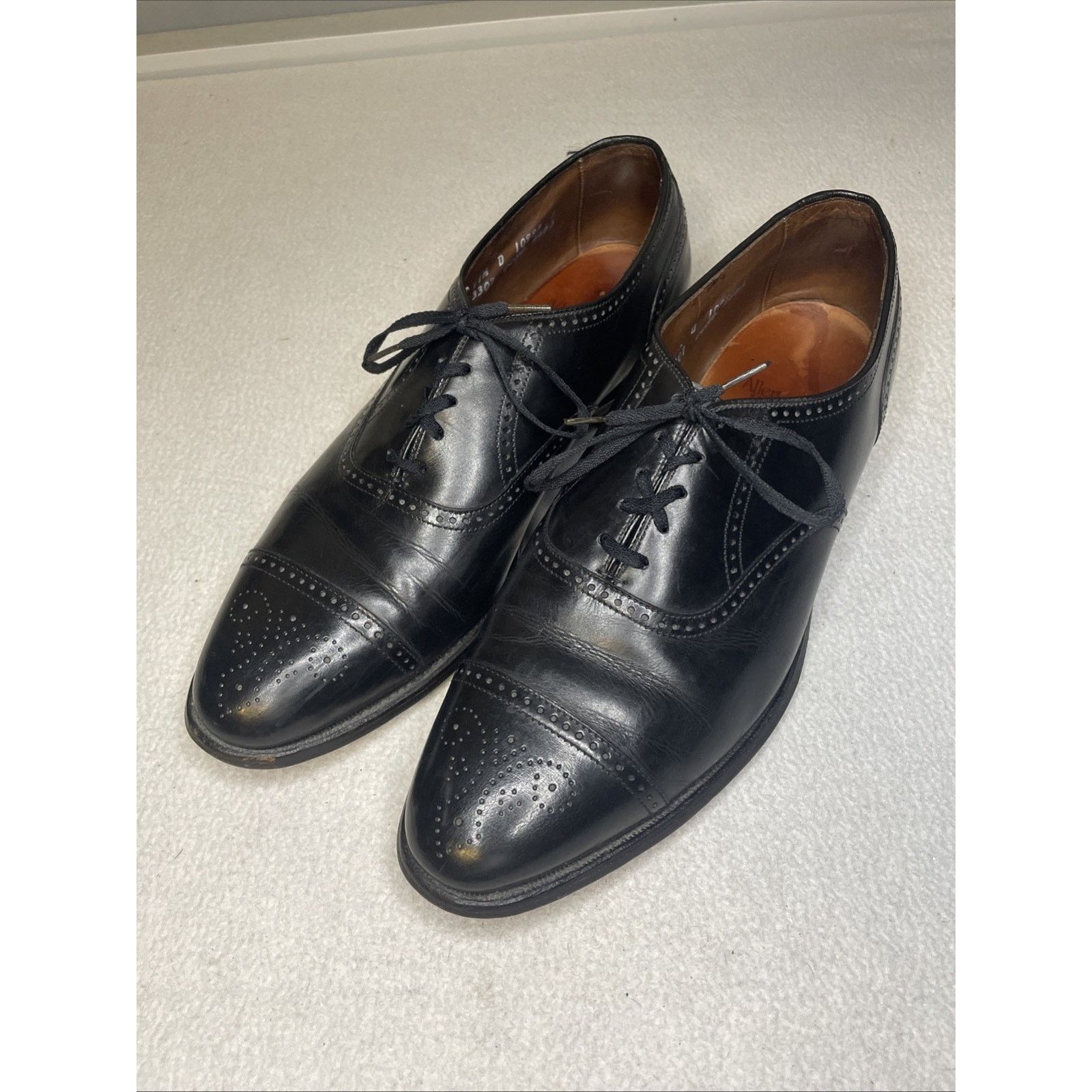 Allen Edmonds Allen Edmonds Yorktown Black Leather Cap Toe Dress 11.5 D Size US 11.5 / EU 44-45 - 1 Thumbnail