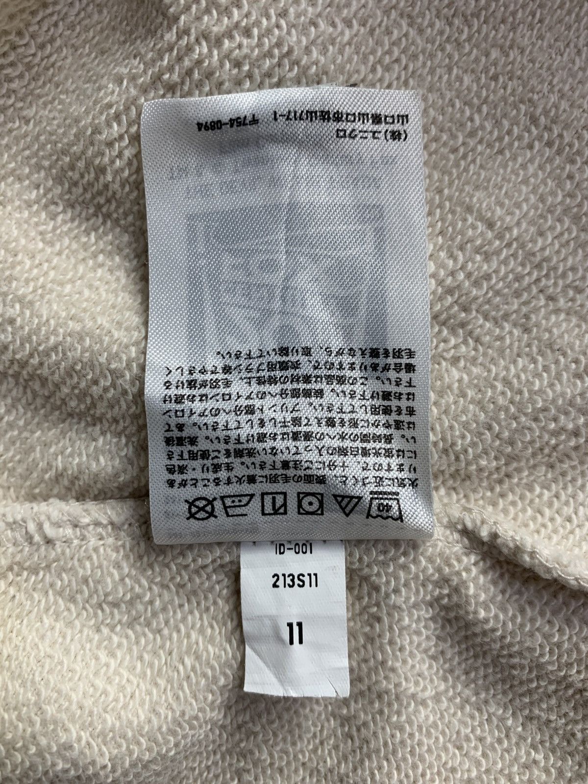 Uniqlo Uniqlo The Devil Wears Prada Movie Streetwear Sweatshirt Size US XL / EU 56 / 4 - 12 Thumbnail