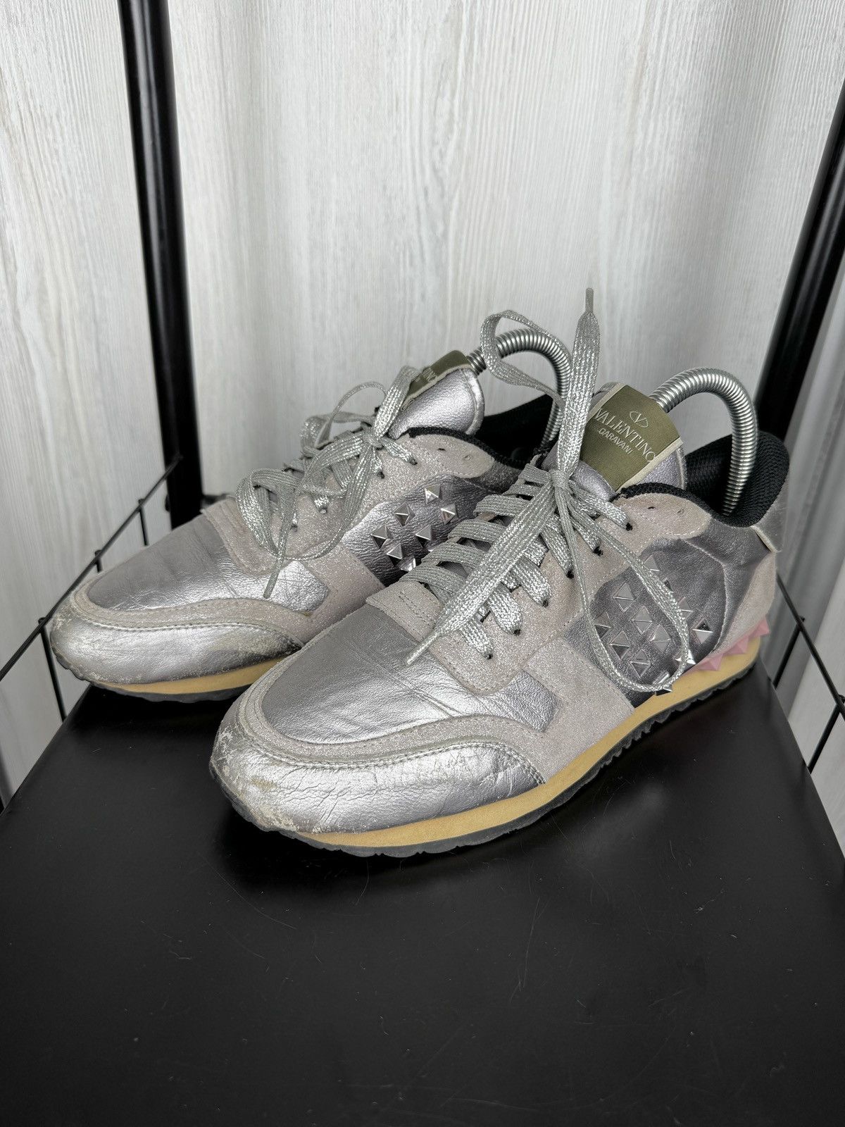 Valentino Valentino Garavani Rockstud grey/silver/pink lowtop sneakers Size US 8 / IT 38 - 9 Thumbnail