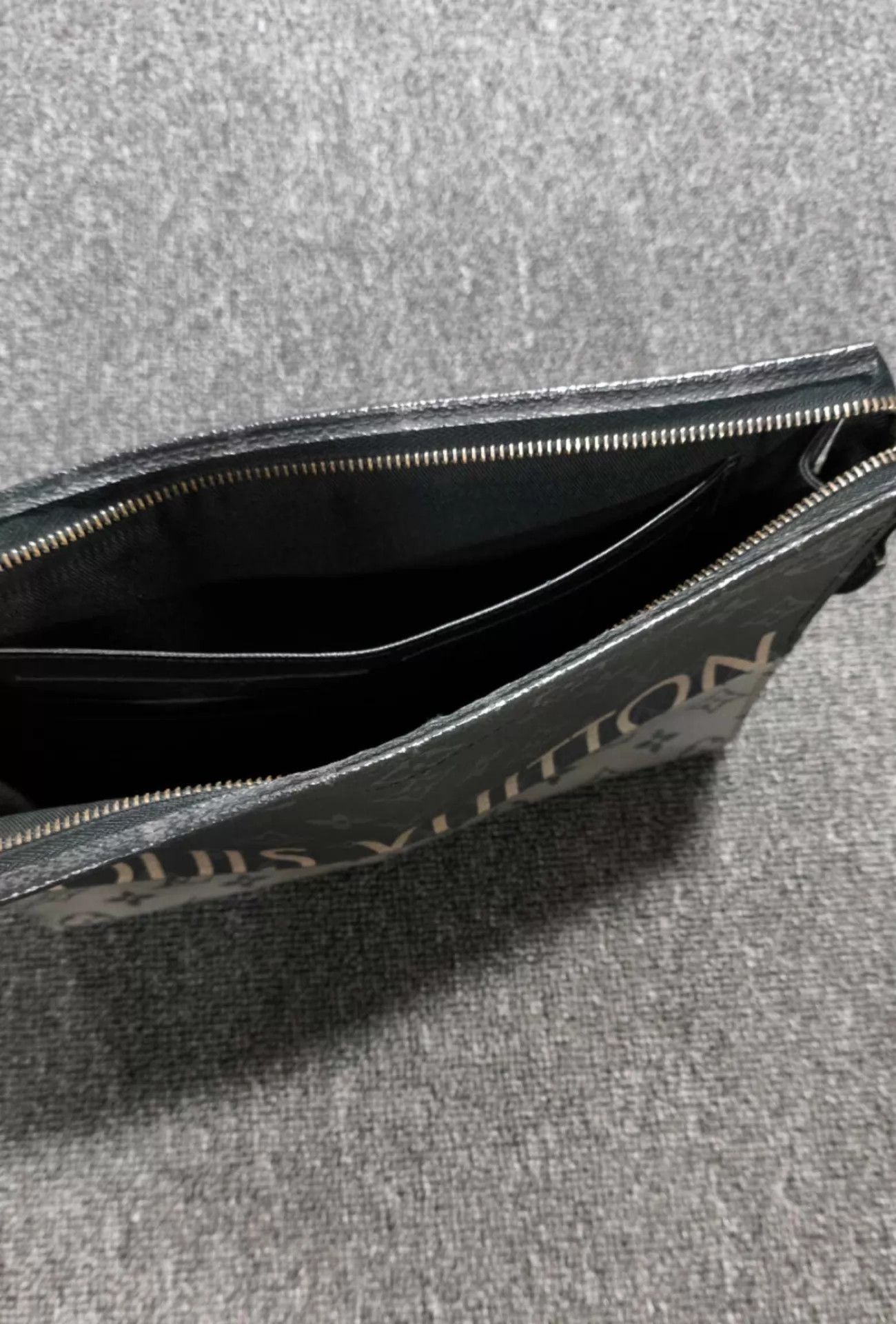 Louis Vuitton LV two-tone Monogram print black gray clutch Size ONE SIZE - 3 Thumbnail