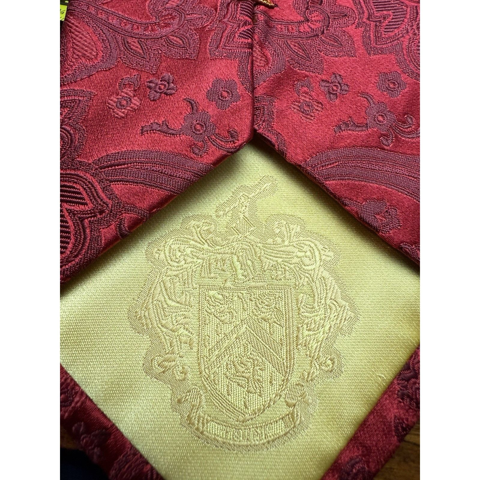 Donald Trump DONALD J. TRUMP MEN'S TIE 100% SILK Bright Red Paisley 61” Size ONE SIZE - 5 Thumbnail