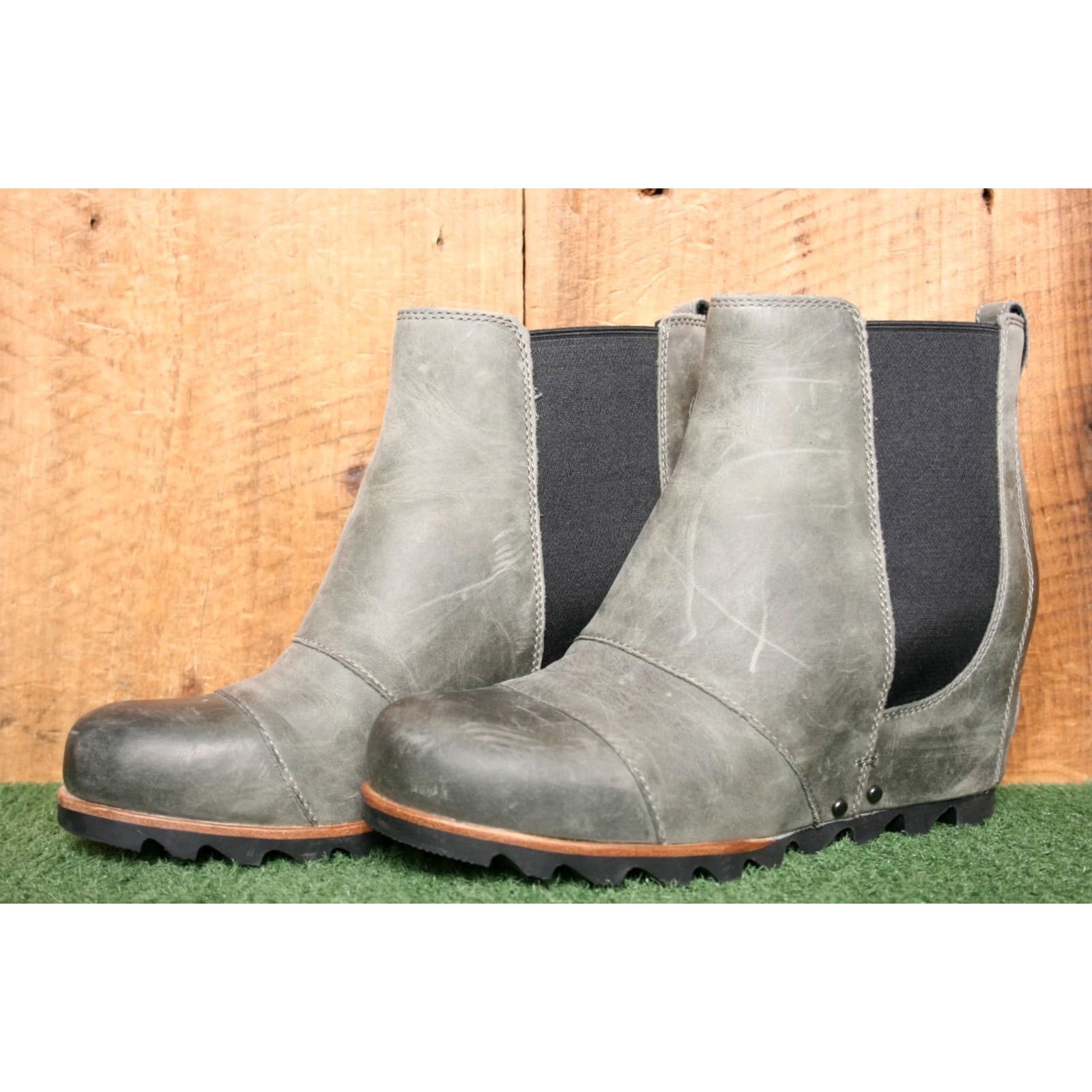SOREL Sorel Lea Chelsea Booties Sz. 8 Leather Distressed Gray Wedge Ankle Boot Women Size US 6 / IT 36 - 3 Thumbnail