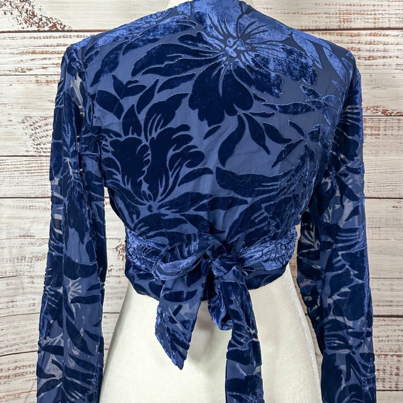 Hutch Hutch Claudia Crushed Velvet Wrap Crop Top, EUC, Medium Size M / US 6-8 / IT 42-44 - 9 Thumbnail