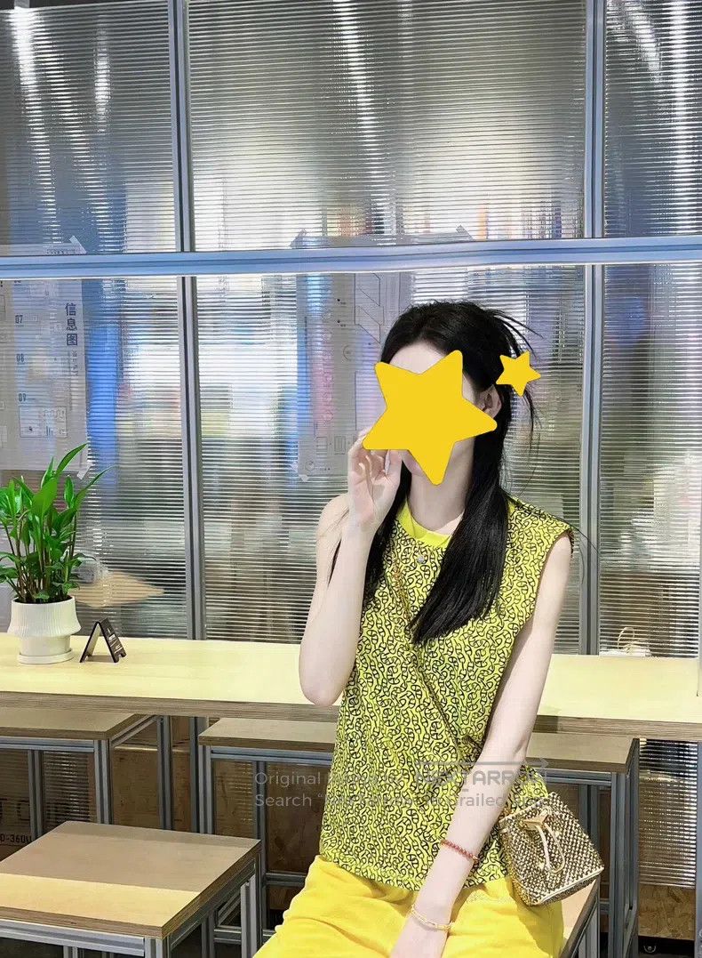 Hermes Hermes Yellow Full Print Pig Nose Sleeveless Vest Size XS / US 0-2 / IT 36-38 - 1 Thumbnail