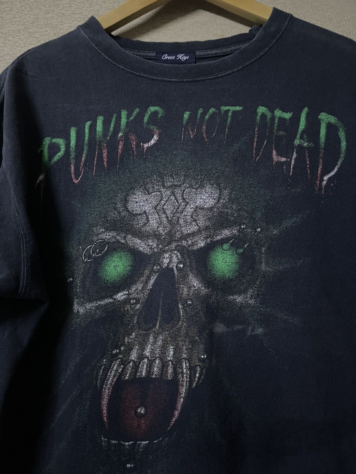 Japanese Brand Japan Cross Keys Punks Not Dead Mirror Punk Skull Tshirt Size US L / EU 52-54 / 3 - 2 Thumbnail