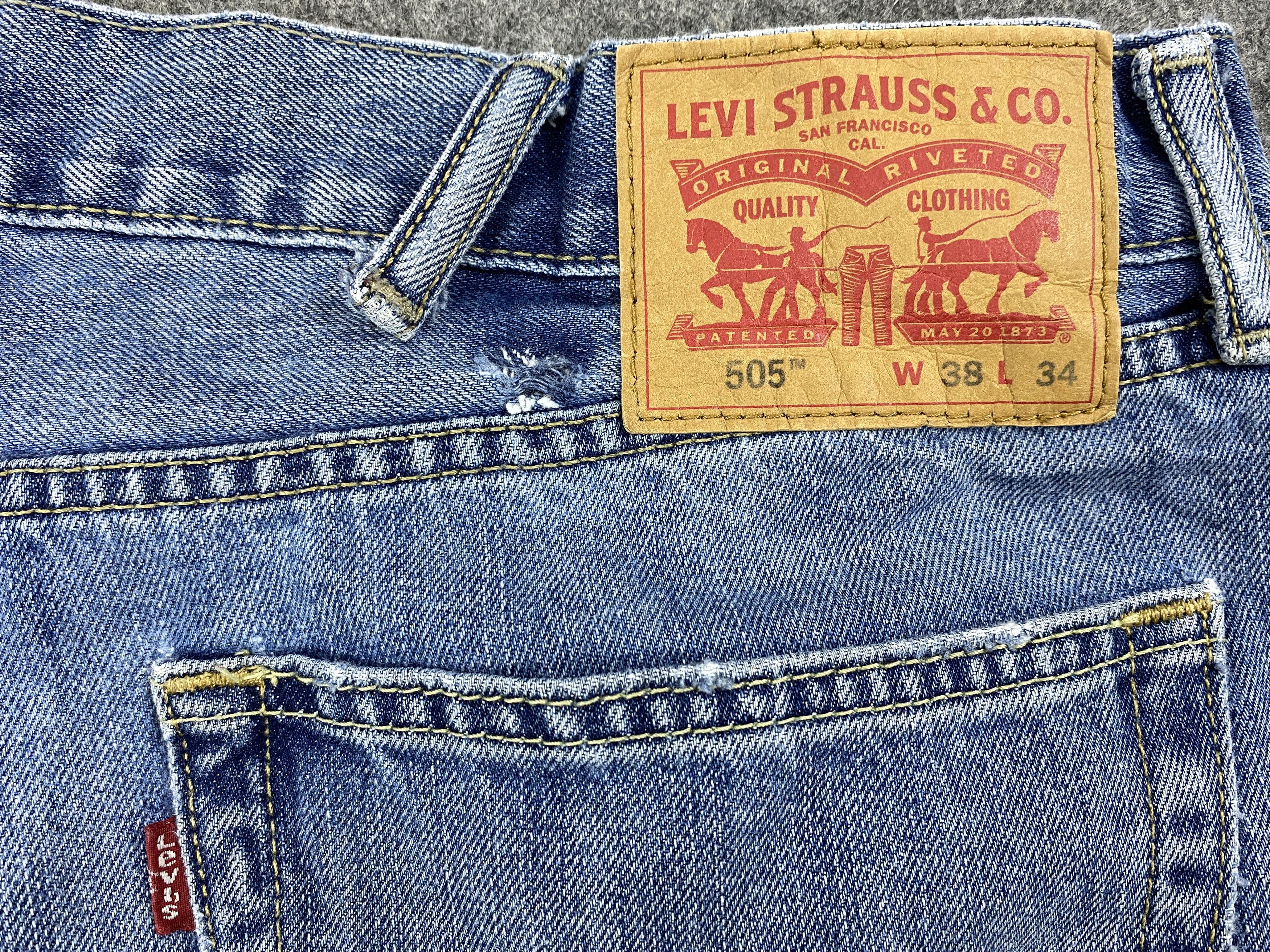 Levi's Distressed Blue Levi's 505 Jeans 37x33 Denim -SJ089 Size US 37 - 10 Thumbnail