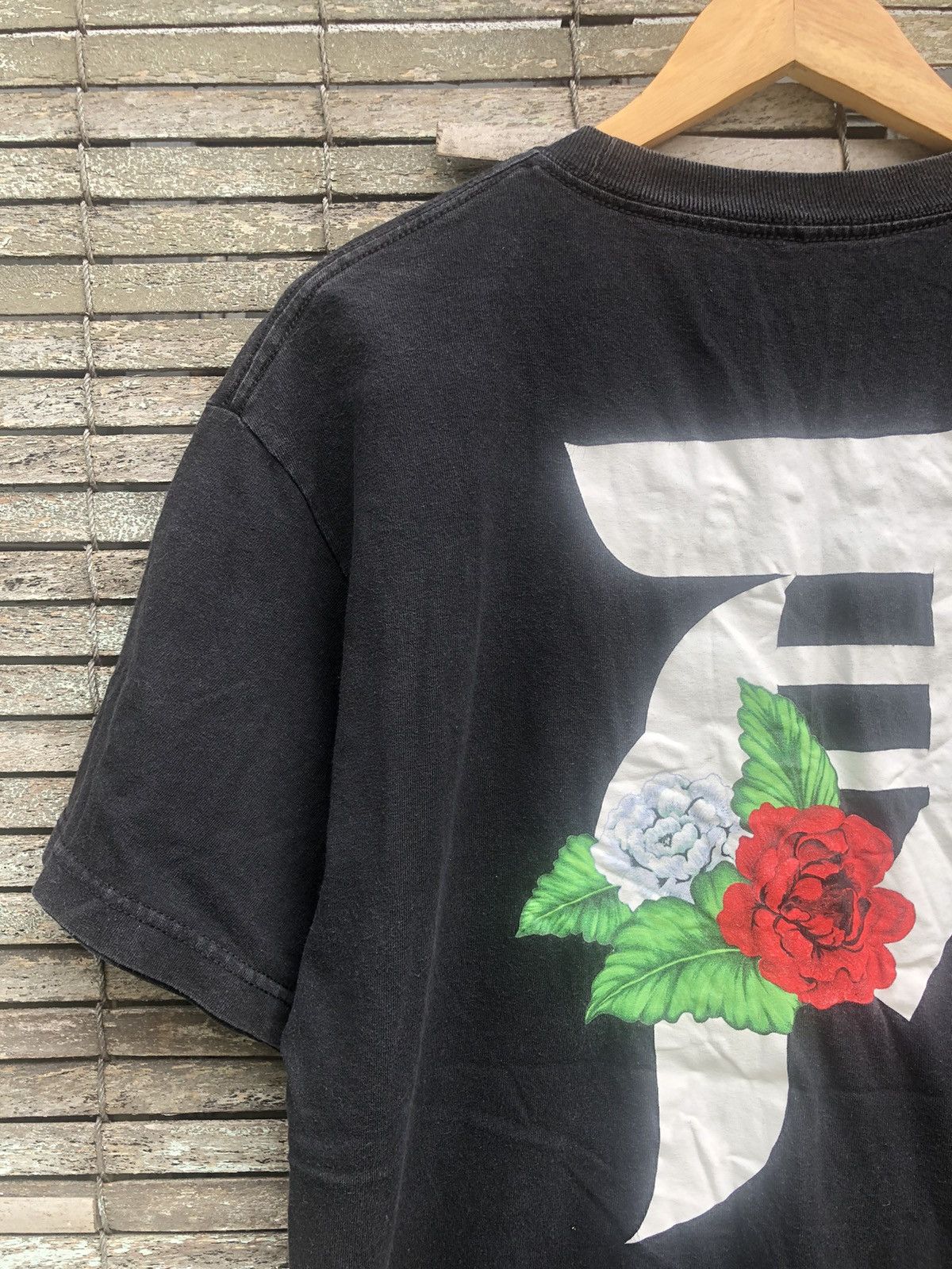 Japanese Brand Japanese Brand Primitive Skateboarding Dirty P Roses Tee Size US L / EU 52-54 / 3 - 5 Thumbnail