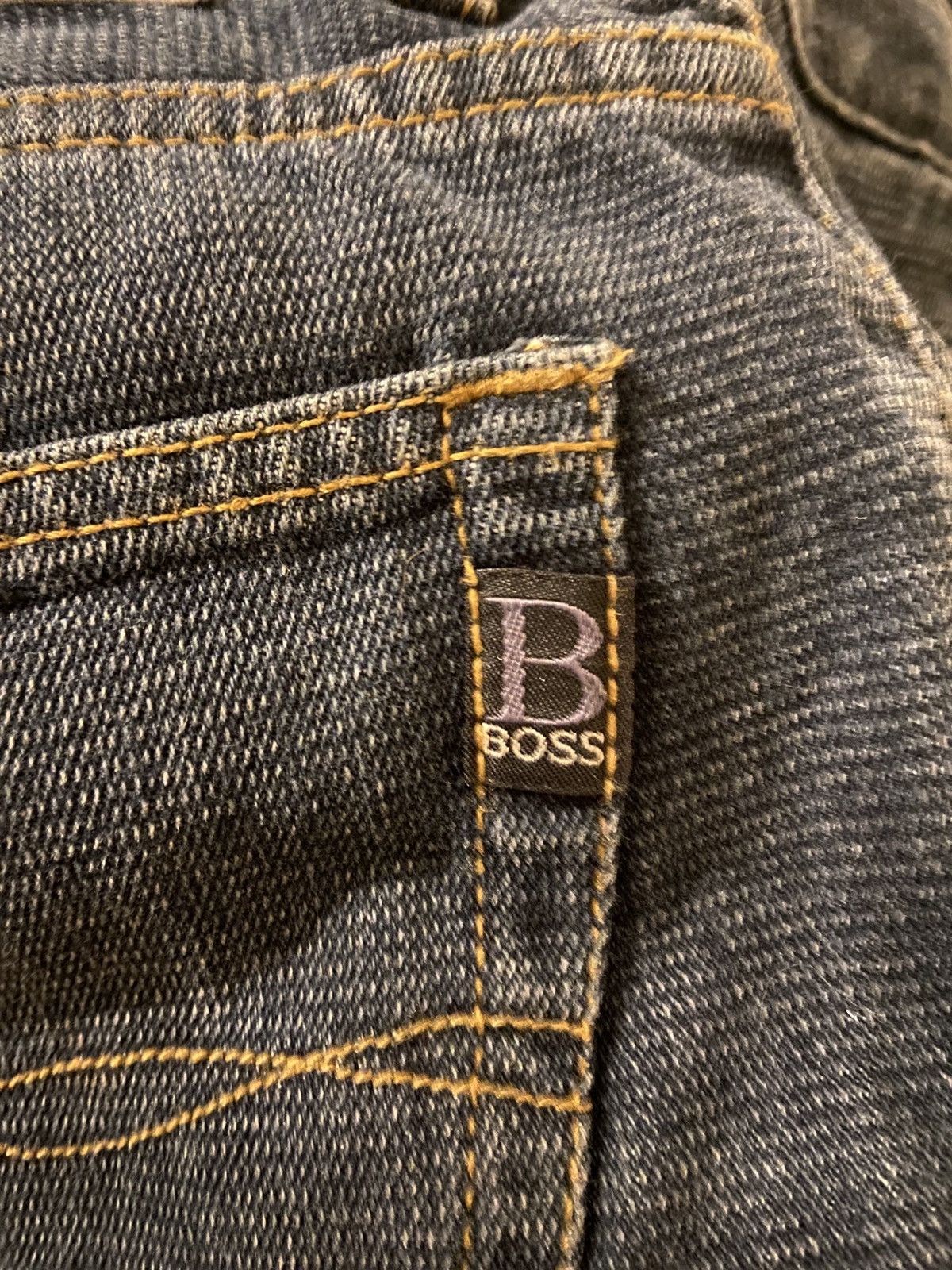 Hugo Boss Dark wash corduroy vibes Boss jeans with a classic fit jeans Size US 32 / EU 48 - 7 Thumbnail