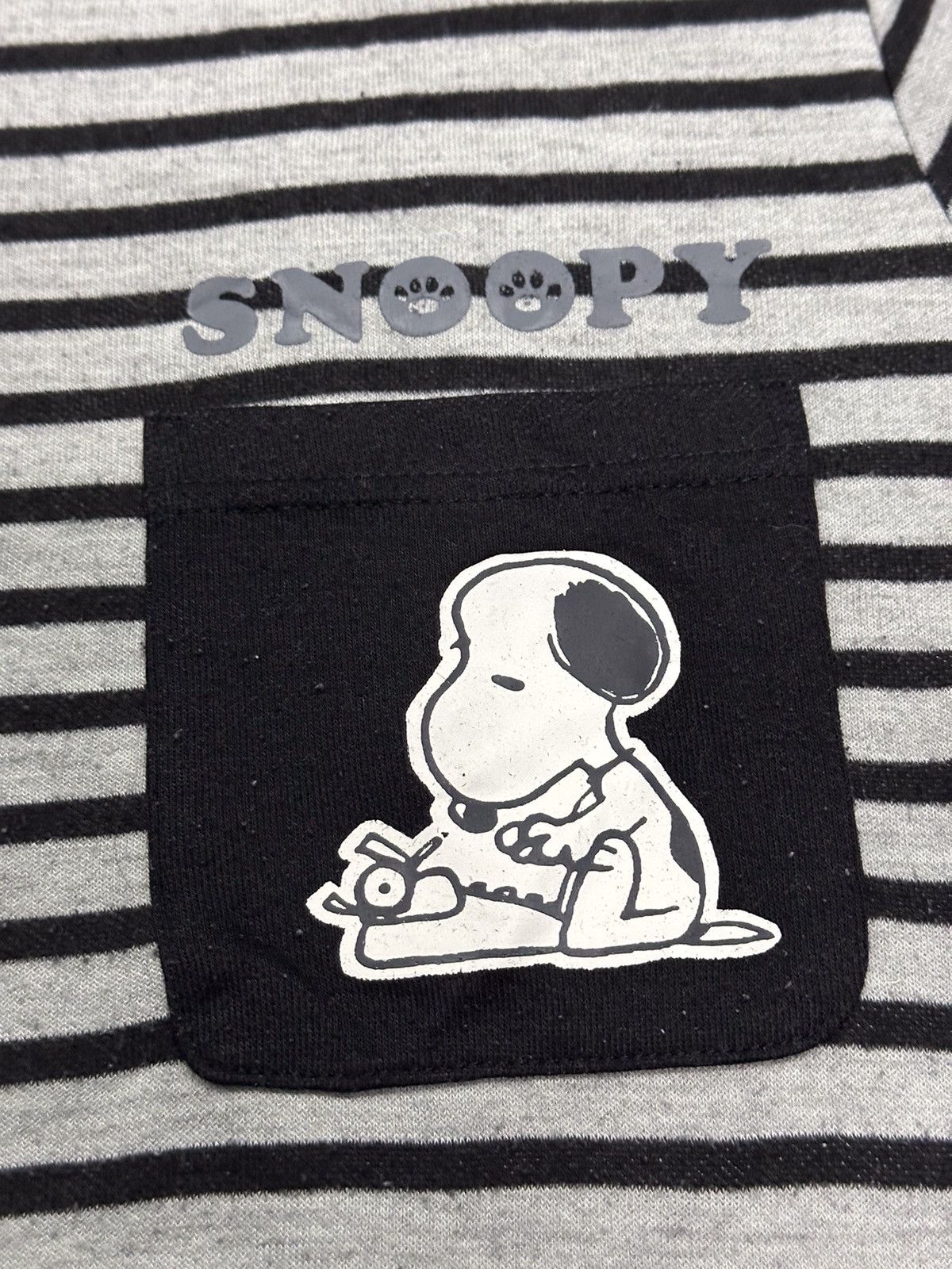 Vintage 💥Peanuts💥Snoppy stripe long sleeve single pocket tees 💥 Size US L / EU 52-54 / 3 - 8 Thumbnail