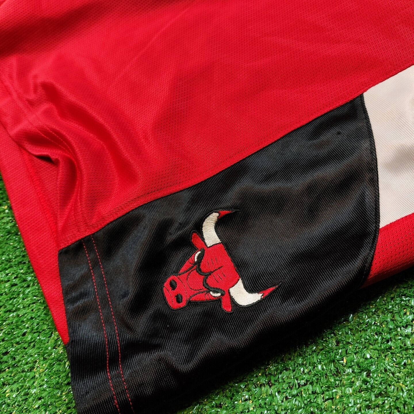 Champion VINTAGE Chicago Bulls Champion Shorts Adult XXL NBA Size US 42 / EU 58 - 4 Thumbnail