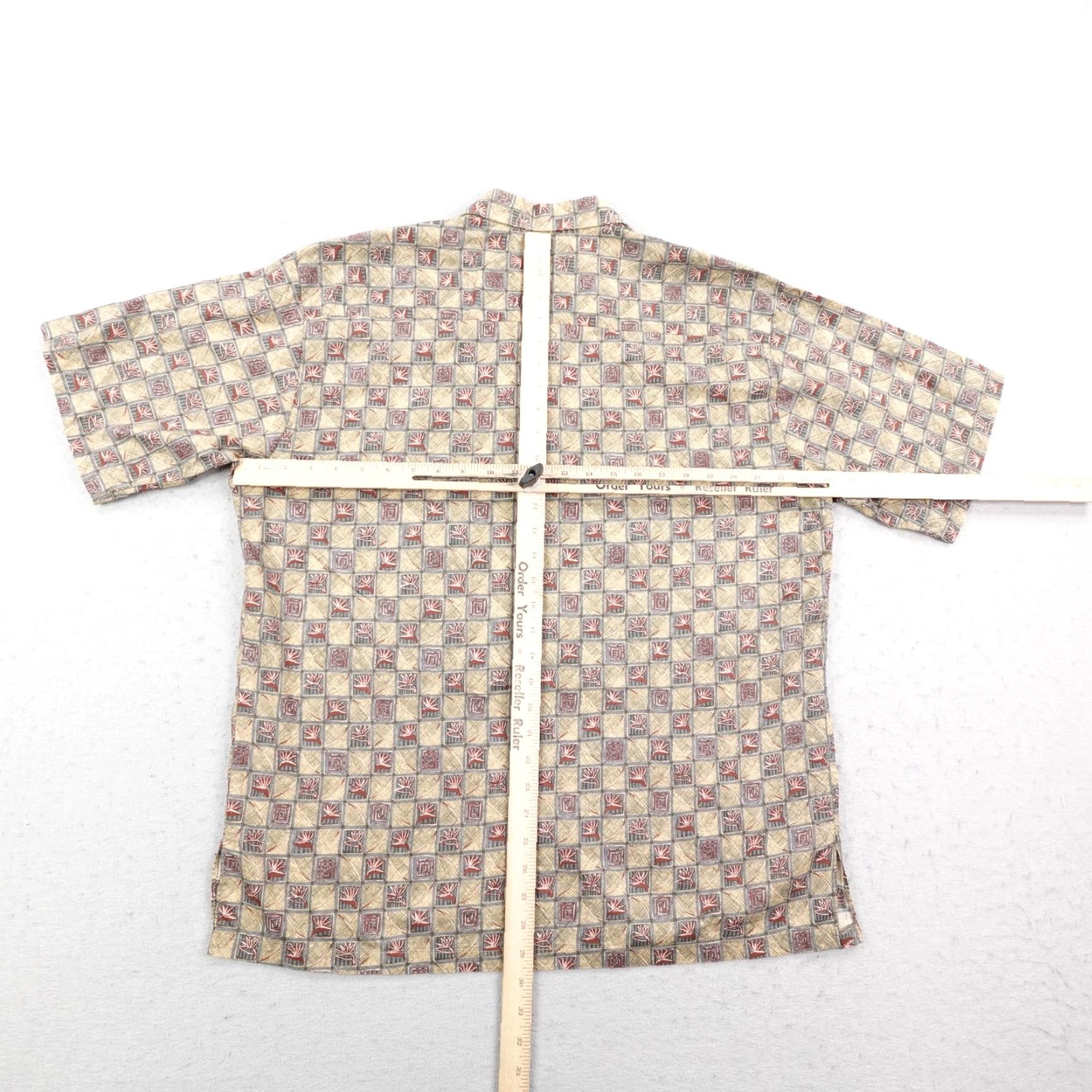Tori Richard VINTAGE Tori Richard Shirt Mens Large Beige Cotton Lawn Hawaiian Aloha Button-Up Camp Shirt Geometric Beach 1990s Mens Size US L / EU 52-54 / 3 - 5 Thumbnail