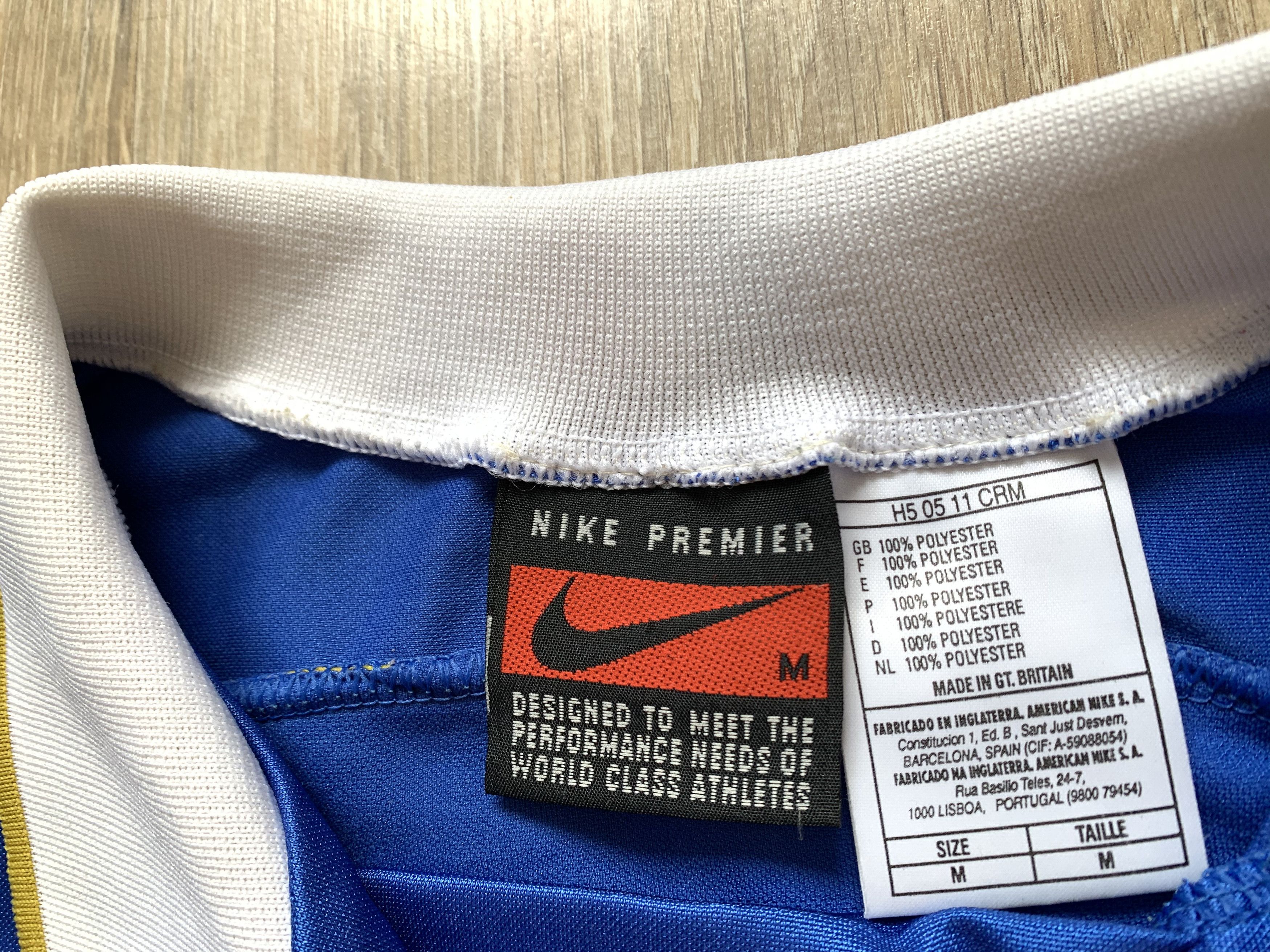 Nike × Vintage Vintage Nike Italy Home Football Shirt 1994-1996 Size US M / EU 48-50 / 2 - 7 Thumbnail