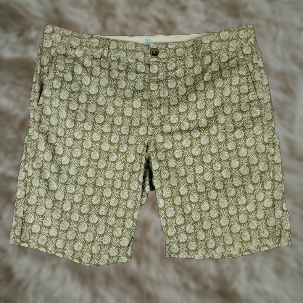 Tommy Bahama Tommy Bahama Shorts Mens 38 Green Pineapple Print Cotton Blend Flat Front Chino Mens Regular Slimless? Size US 38 / EU 54 - 1 Thumbnail