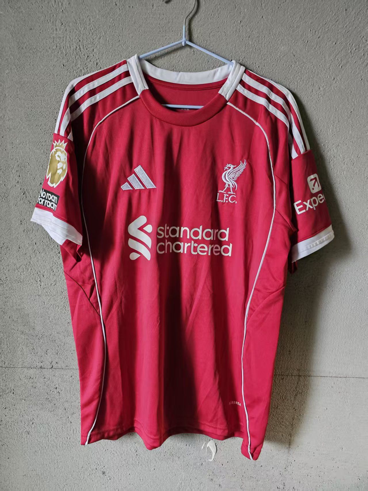 Other 2025 26 Liverpool 9 Alexander Isak Jersey Size US L / EU 52-54 / 3 - 2 Thumbnail
