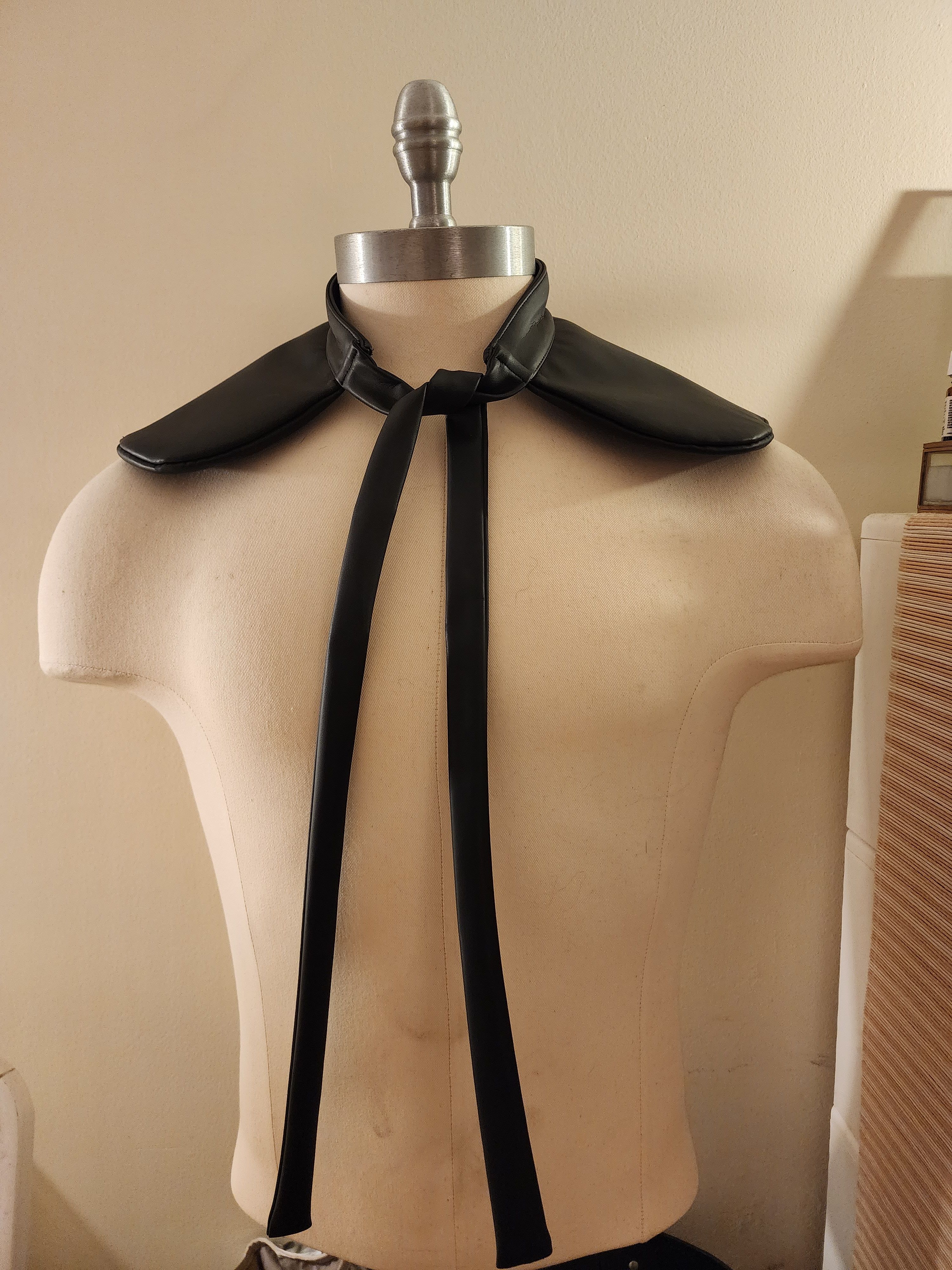 image of Comme Des Garcons Comme Des Garçons Detachable Collar in Black, Men's