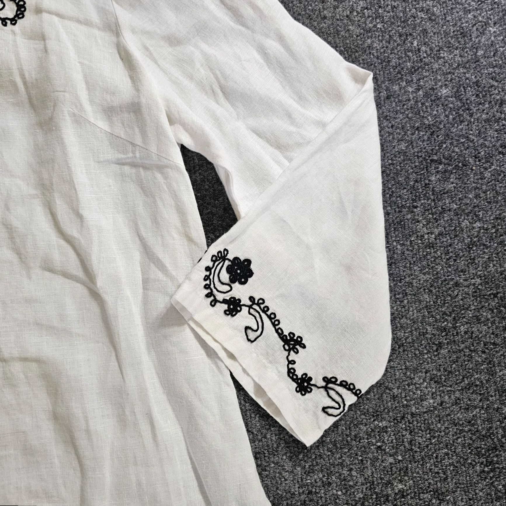 Vintage Edward Top Shirt Womens Medium White Irish Linen Black Embroidery Blouse Career Casual Size M / US 6-8 / IT 42-44 - 4 Thumbnail