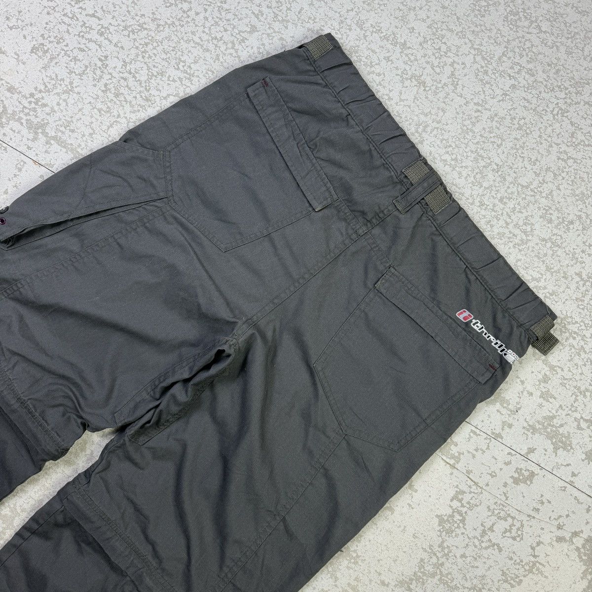 Japanese Brand 33/34 Thriller Multipocket 2in1 Cargo Pant Size US 33 - 9 Thumbnail