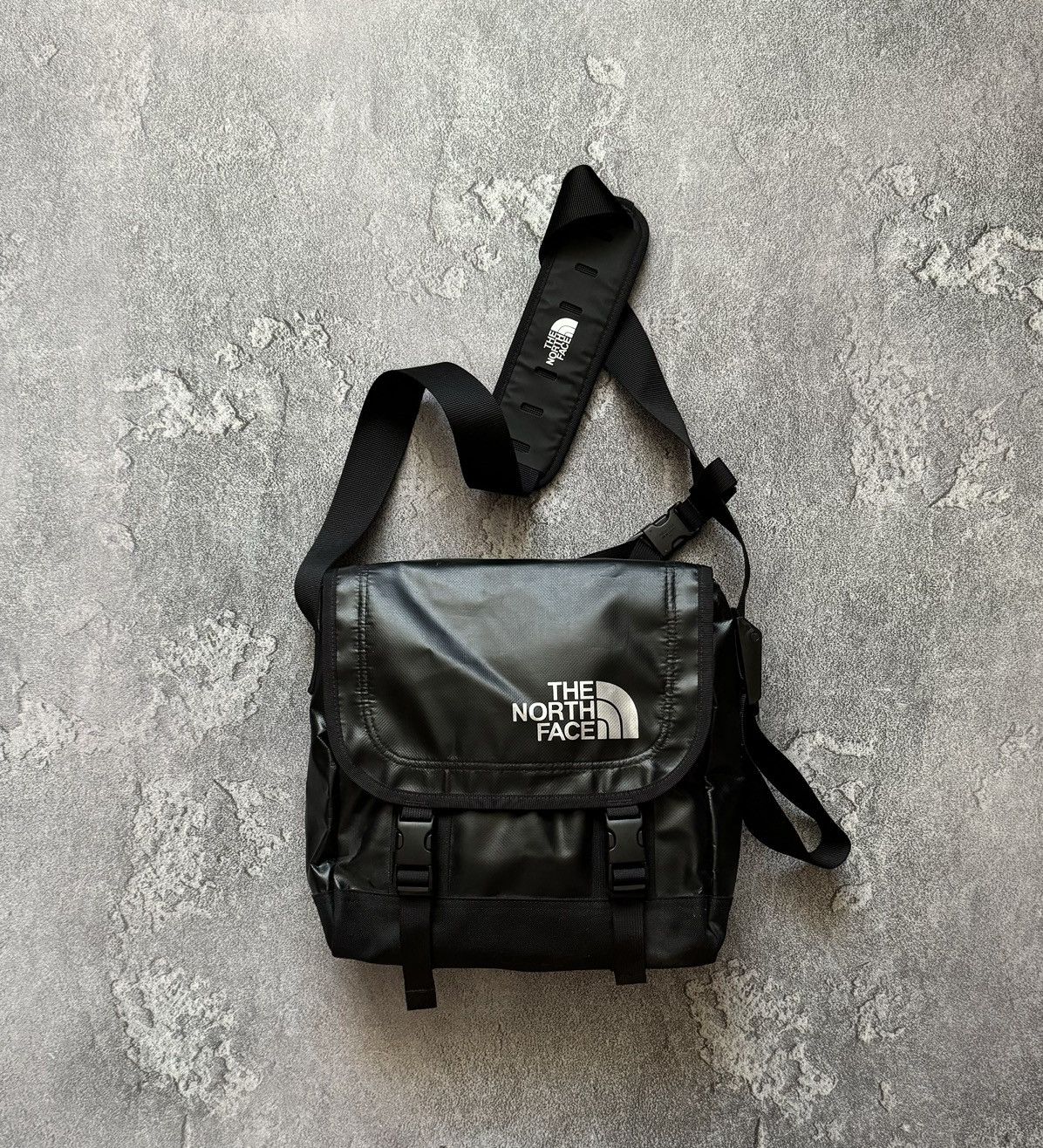 The North Face The north face TNF big logo shoulder bag 💼 outdoor Size ONE SIZE - 1 Thumbnail