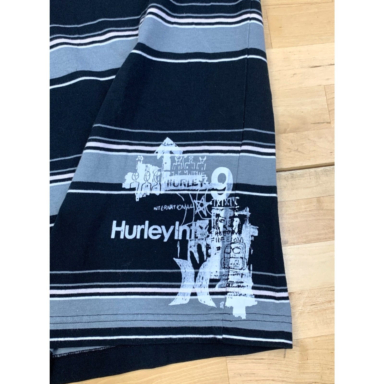 Hurley Hurley Polo Shirt Mens M Black Striped Y2K Casual Short Sleeve Beach Surf 12316 Size US M / EU 48-50 / 2 - 3 Thumbnail