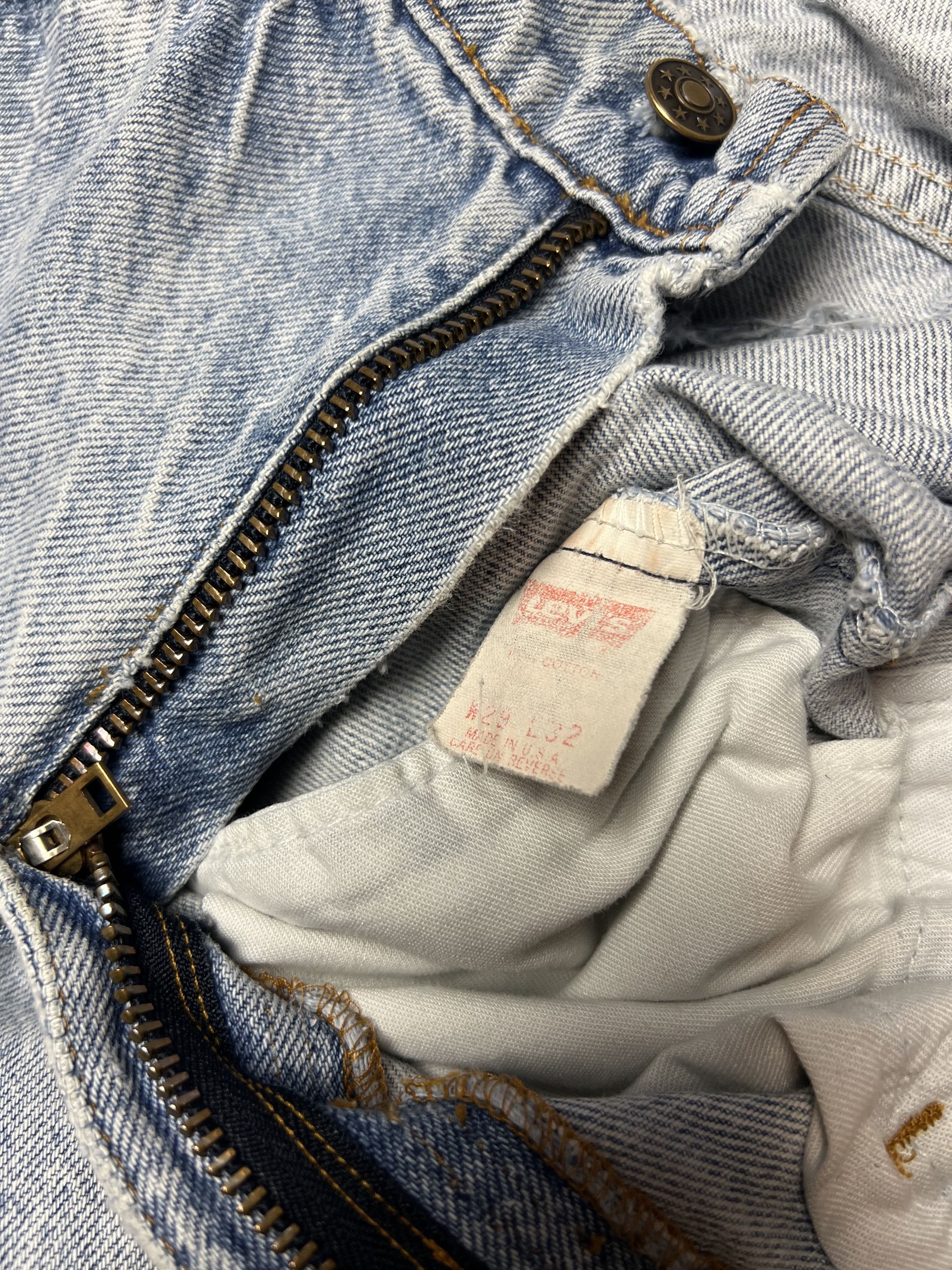 Levi's Vintage Clothing Vintage Levi's Light Blue Denim Jeans with Studded Pockets Size US 28 / EU 44 - 7 Thumbnail